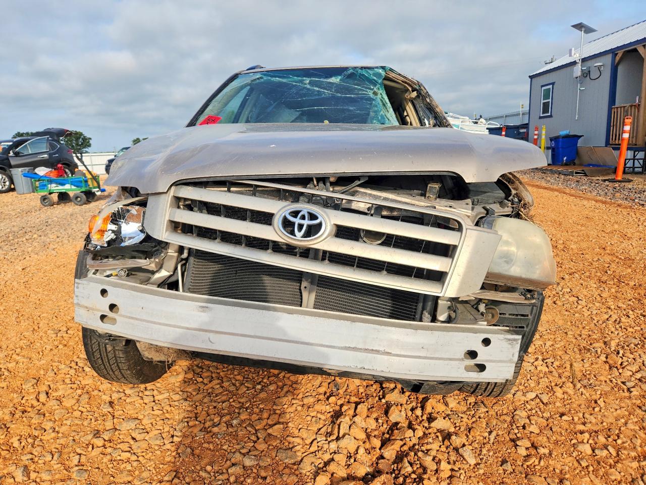 2004 Toyota Highlander Base Gold vin: JTEEP21A540020766