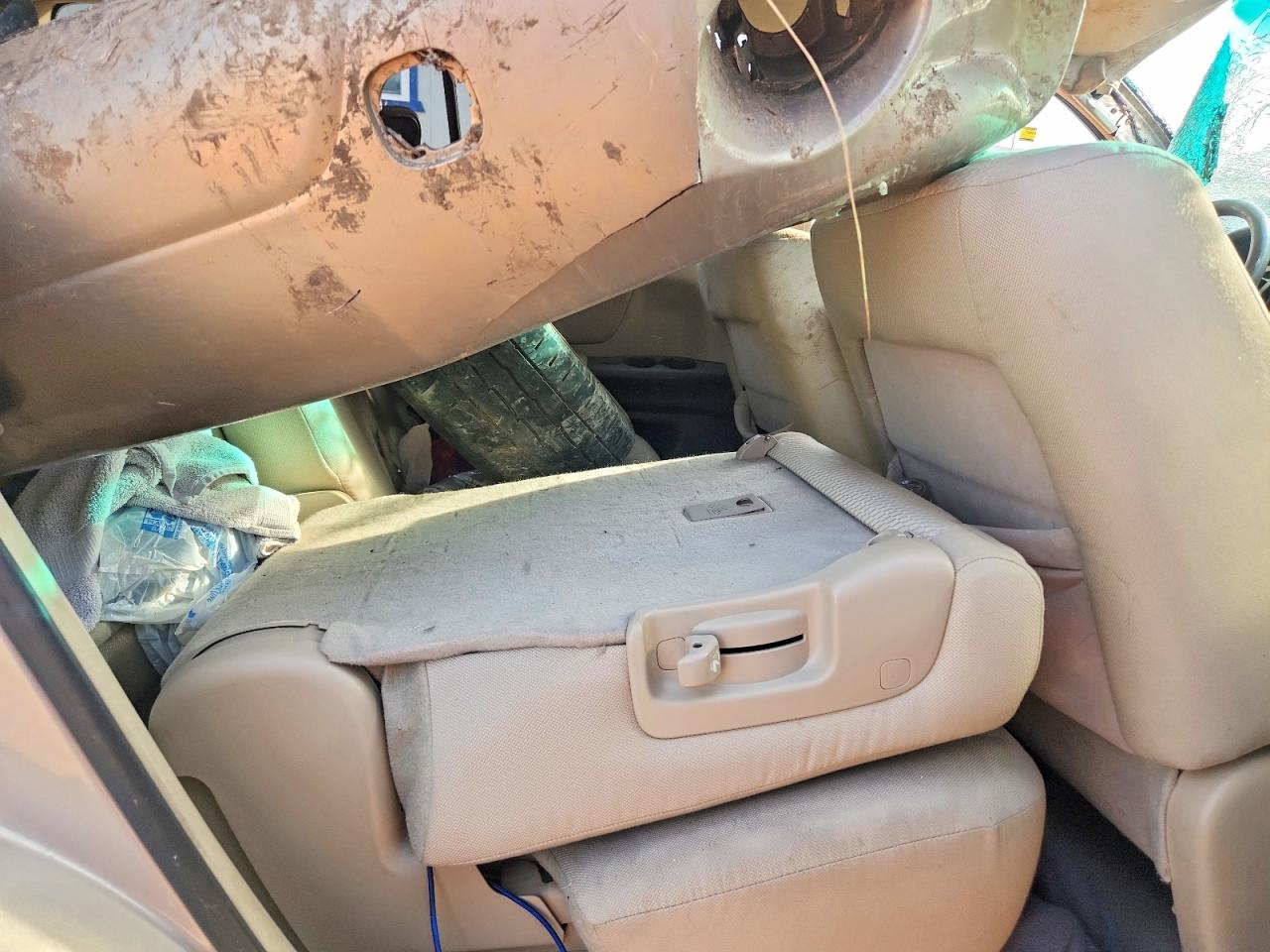 2004 Toyota Highlander Base Gold vin: JTEEP21A540020766