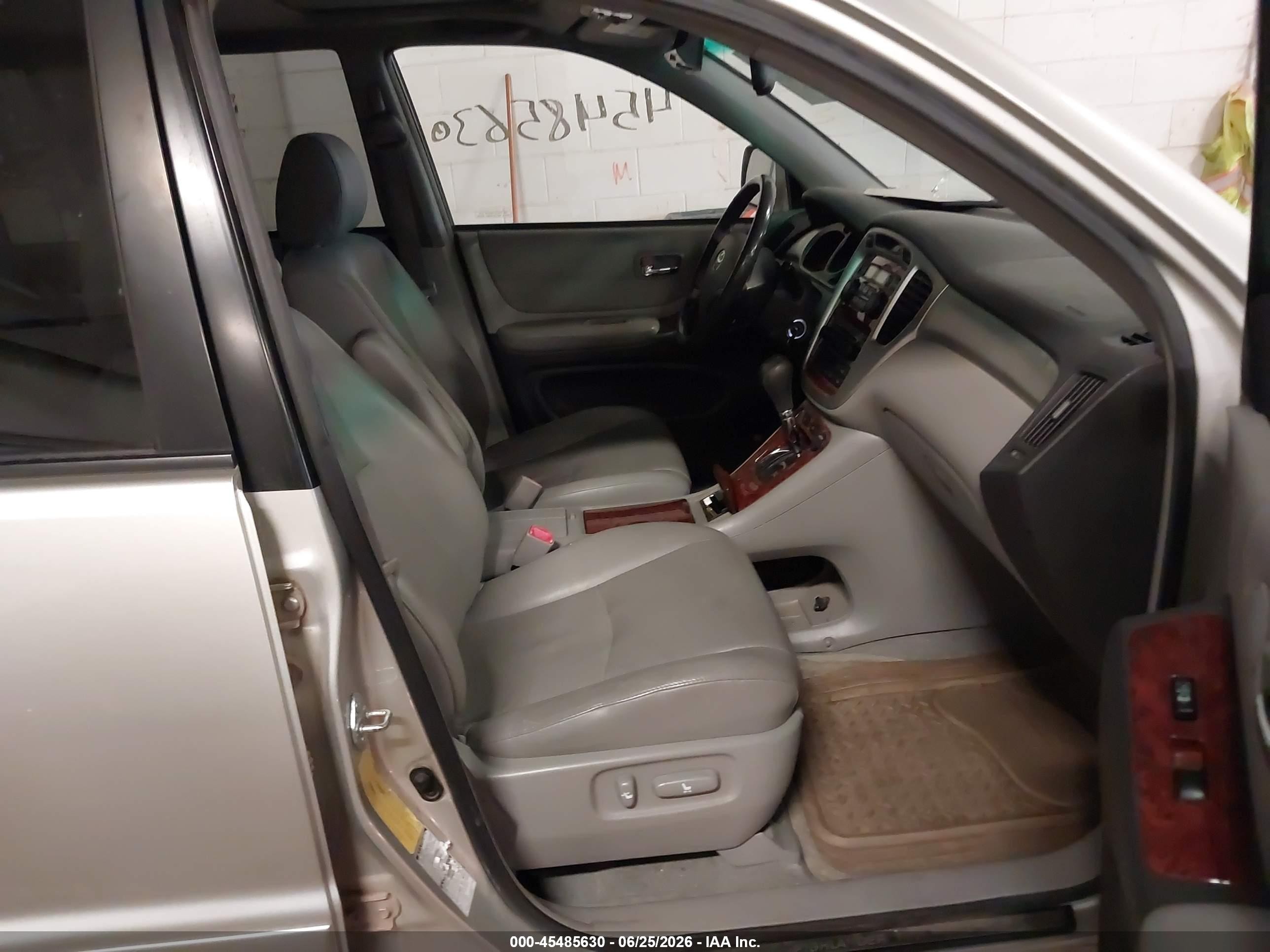 2005 Toyota Highlander Limited V6 Silver vin: JTEEP21A550100439