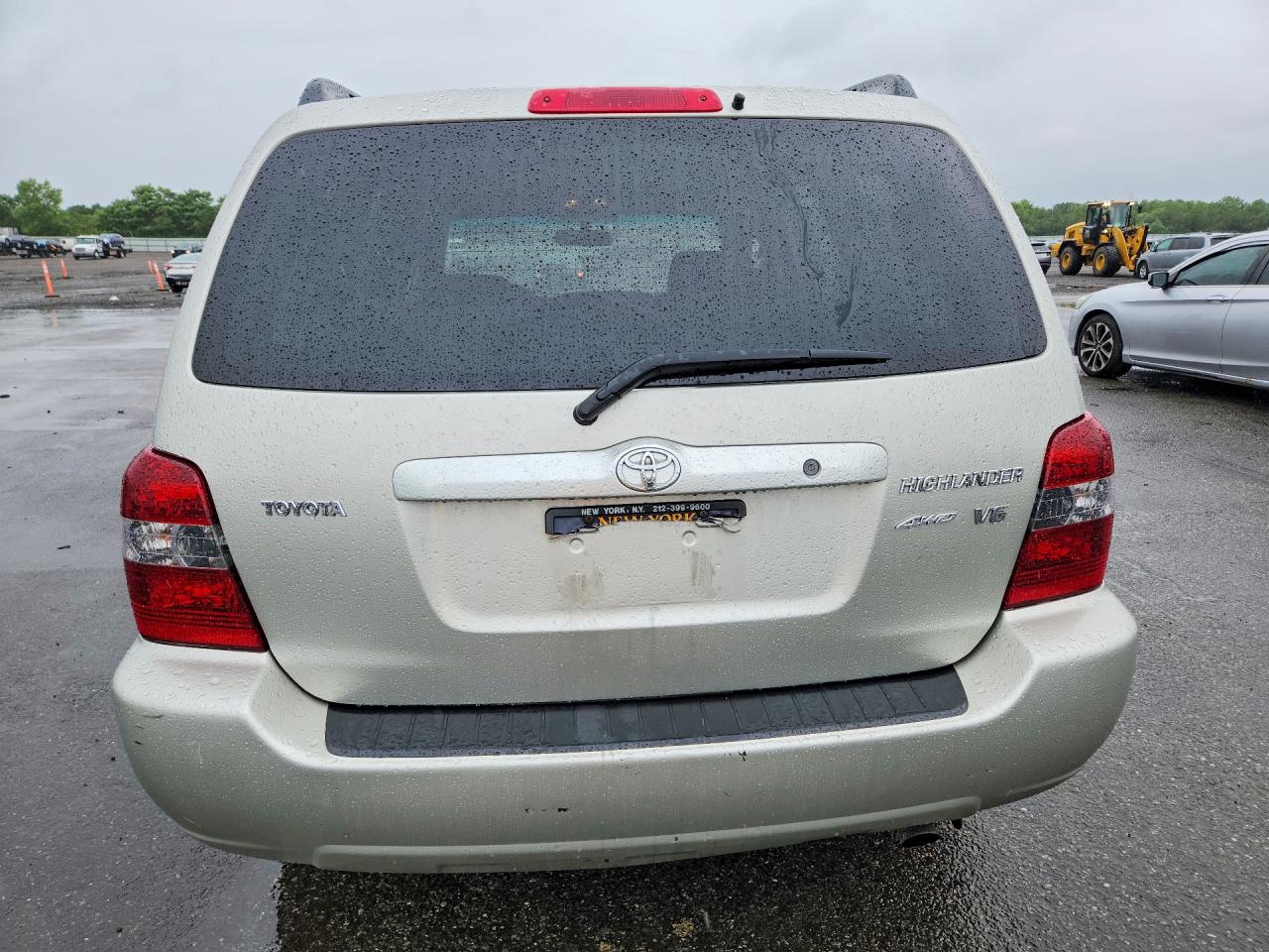 2005 Toyota Highlander Limited Silver vin: JTEEP21A550122263