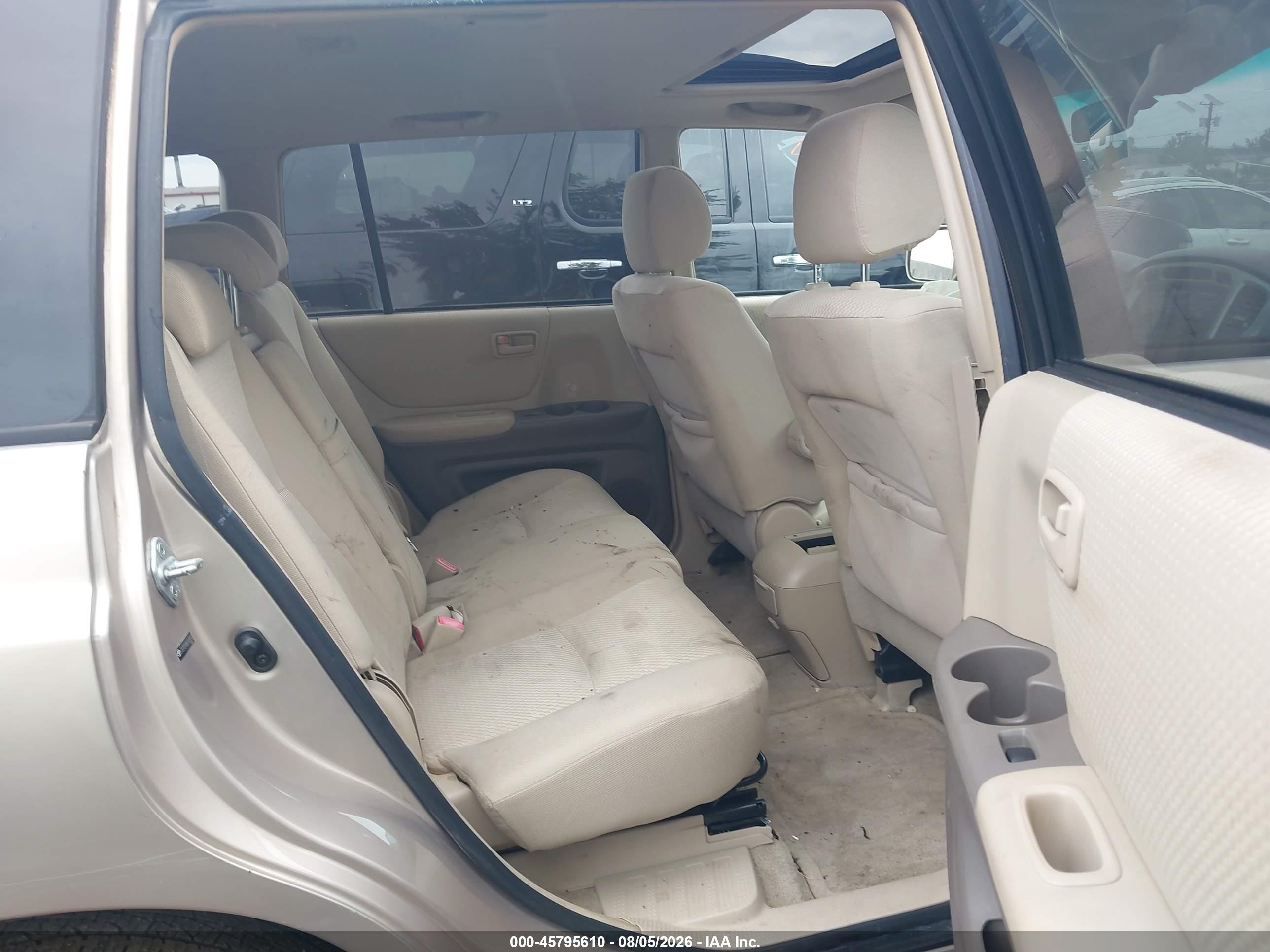 2006 Toyota Highlander V6 Beige vin: JTEEP21A560165552