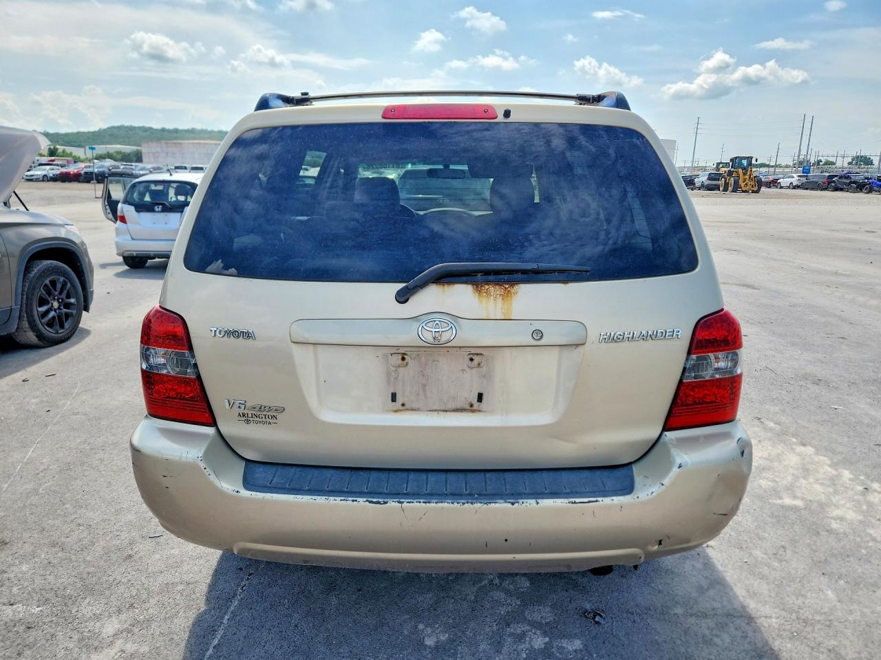 2004 Toyota Highlander Base Gold vin: JTEEP21A640047555