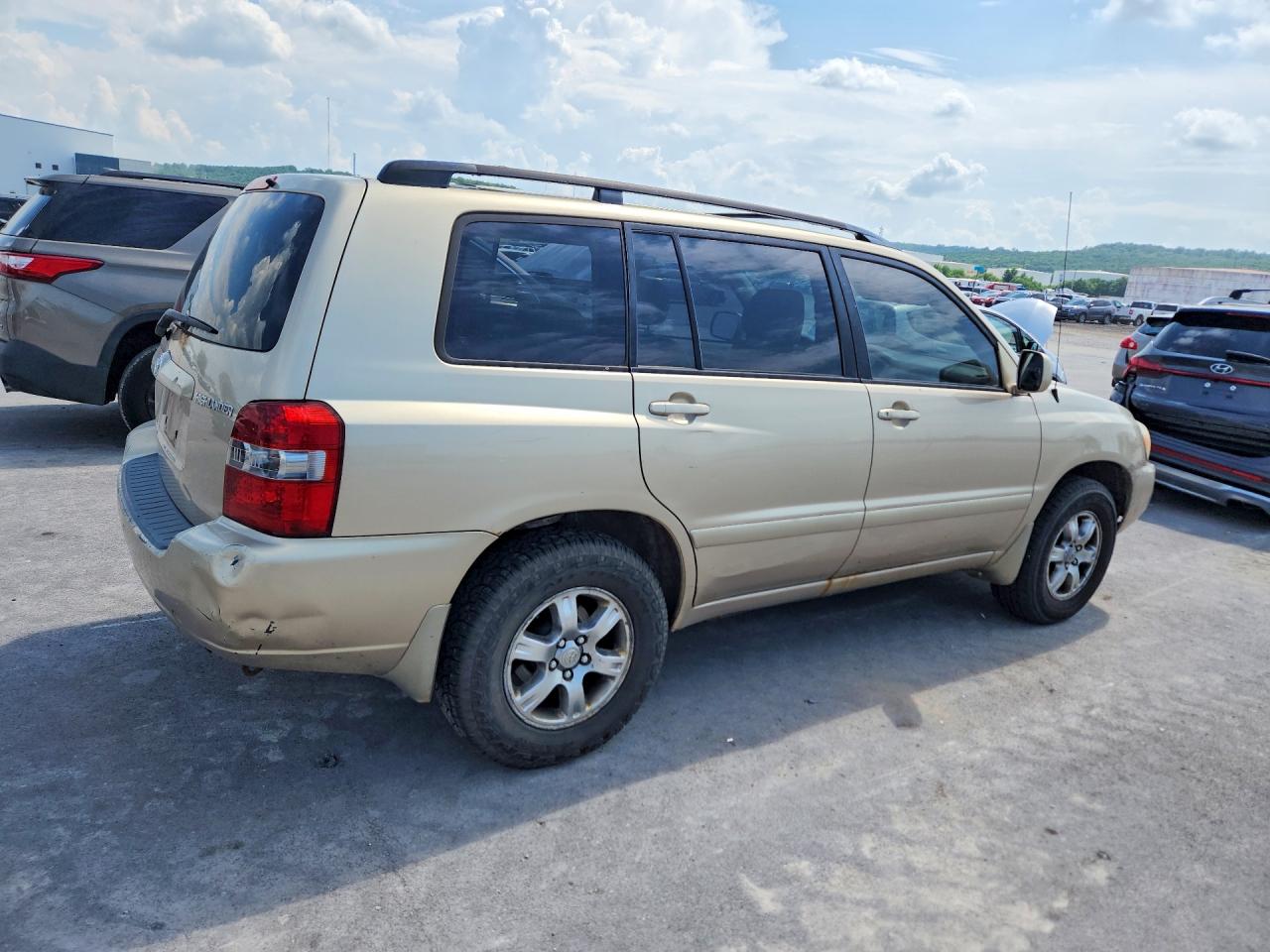 2004 Toyota Highlander Base Gold vin: JTEEP21A640047555
