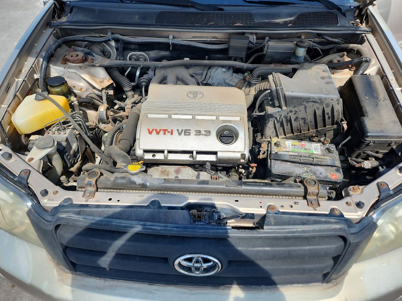 2004 Toyota Highlander Base Gold vin: JTEEP21A640047555
