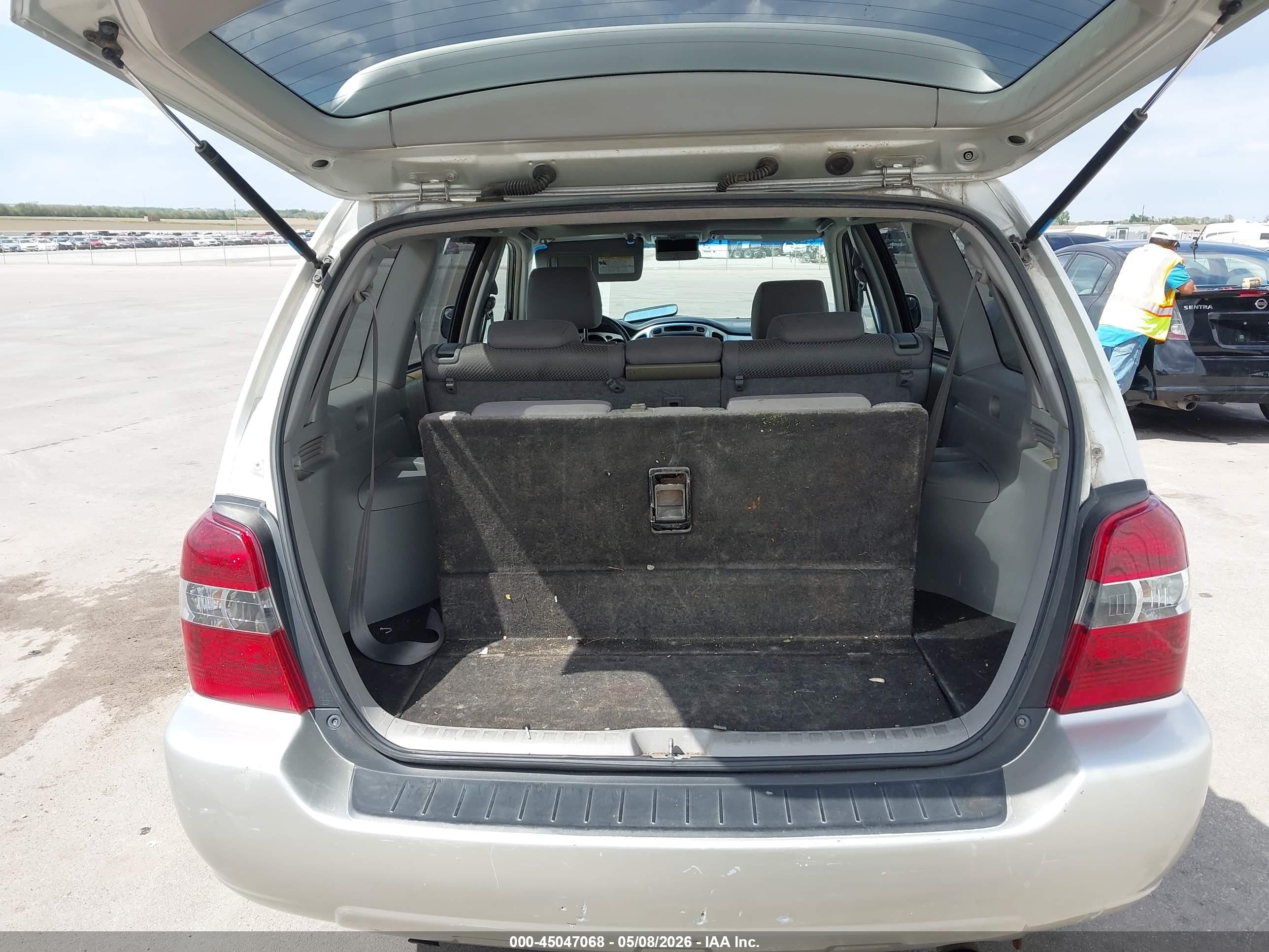 2004 Toyota Highlander V6 Silver vin: JTEEP21A640066316