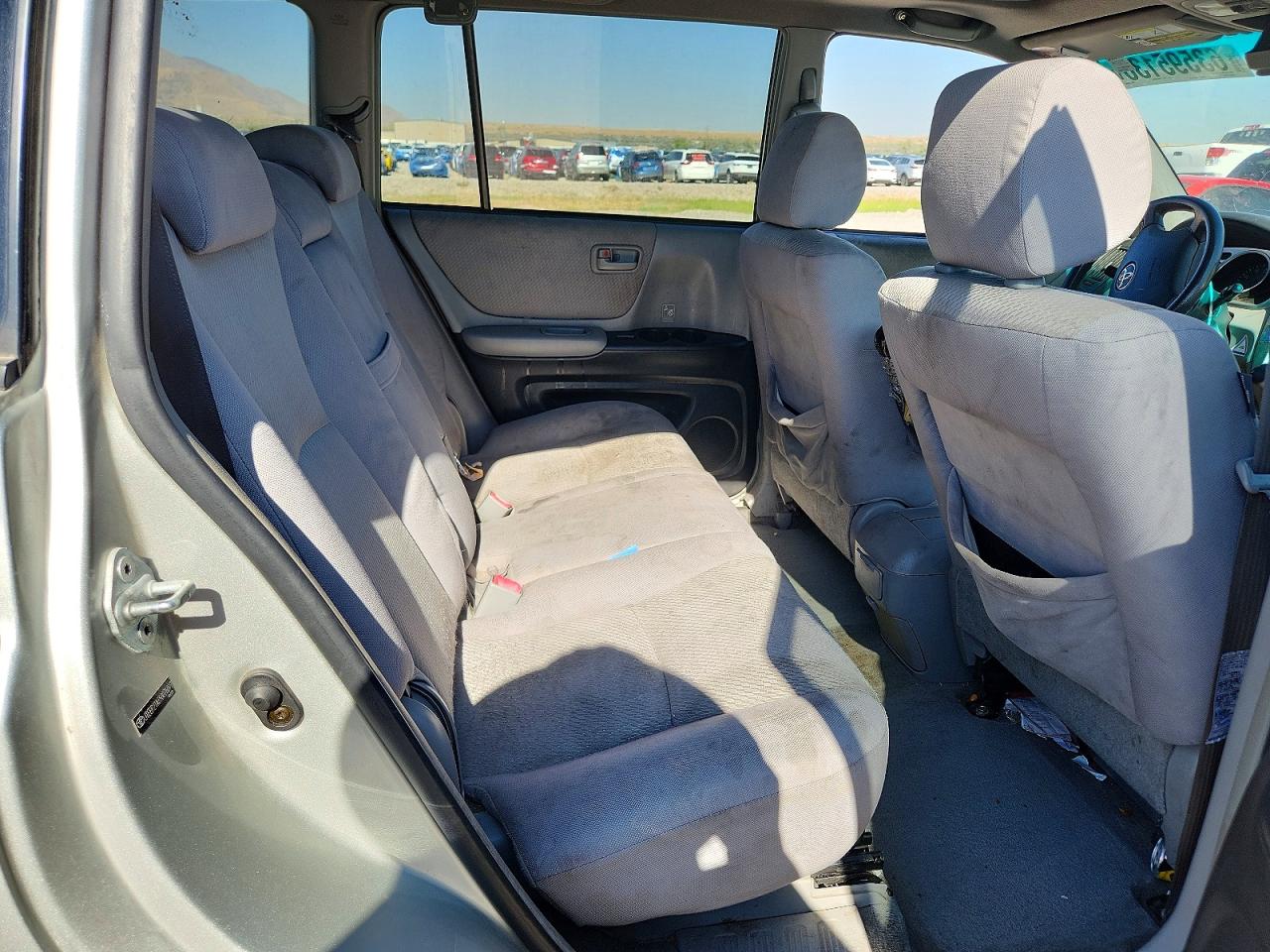 2005 Toyota Highlander Base Gray vin: JTEEP21A650076099