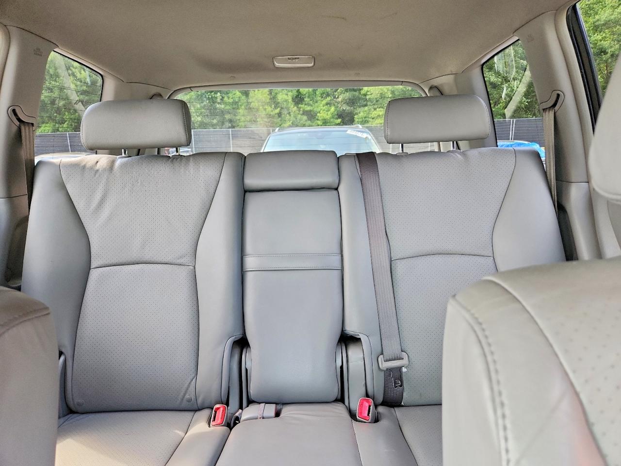 2005 Toyota Highlander Limited Silver vin: JTEEP21A650076345