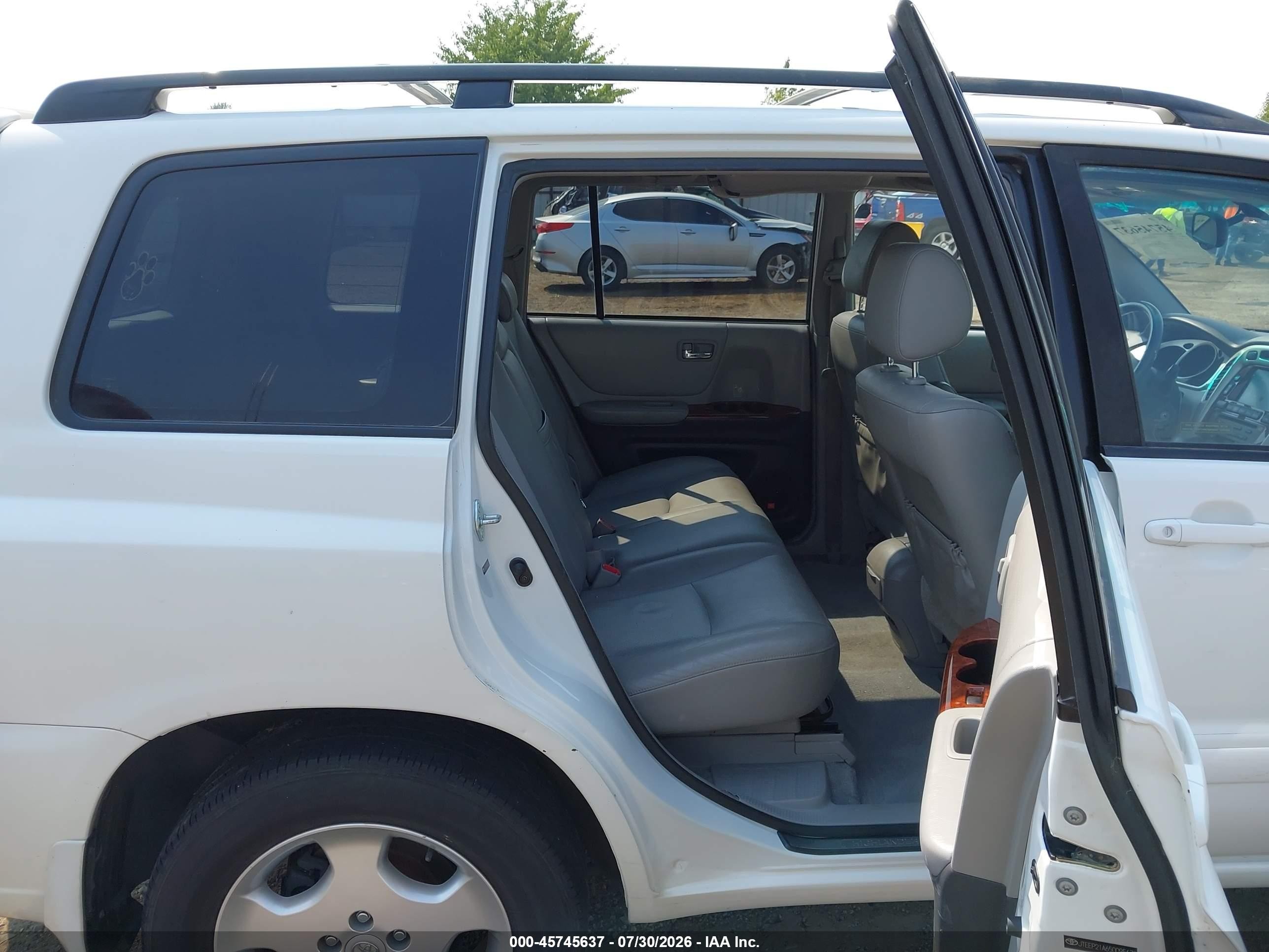 2005 Toyota Highlander Limited V6 White vin: JTEEP21A650095672