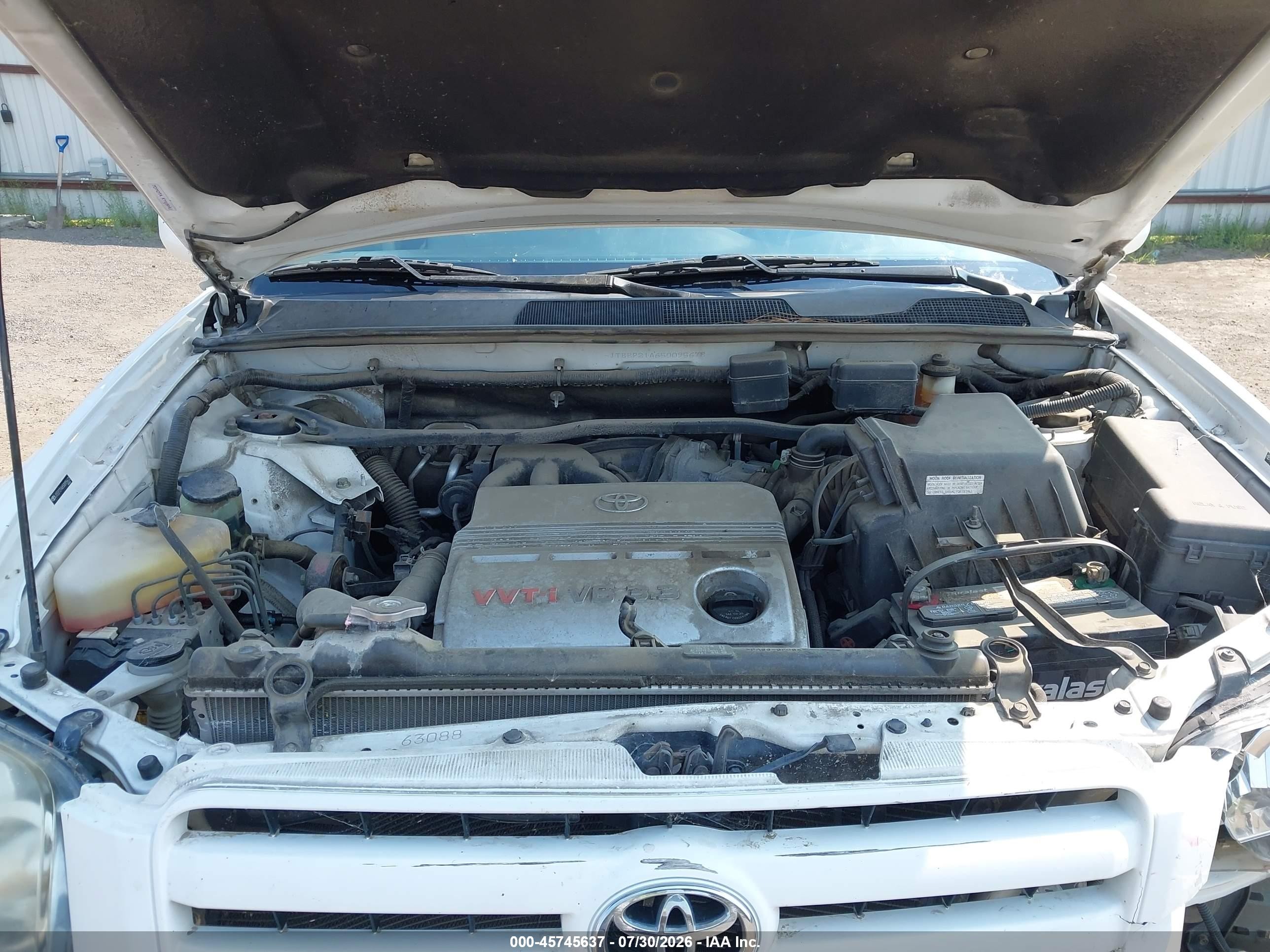 2005 Toyota Highlander Limited V6 White vin: JTEEP21A650095672