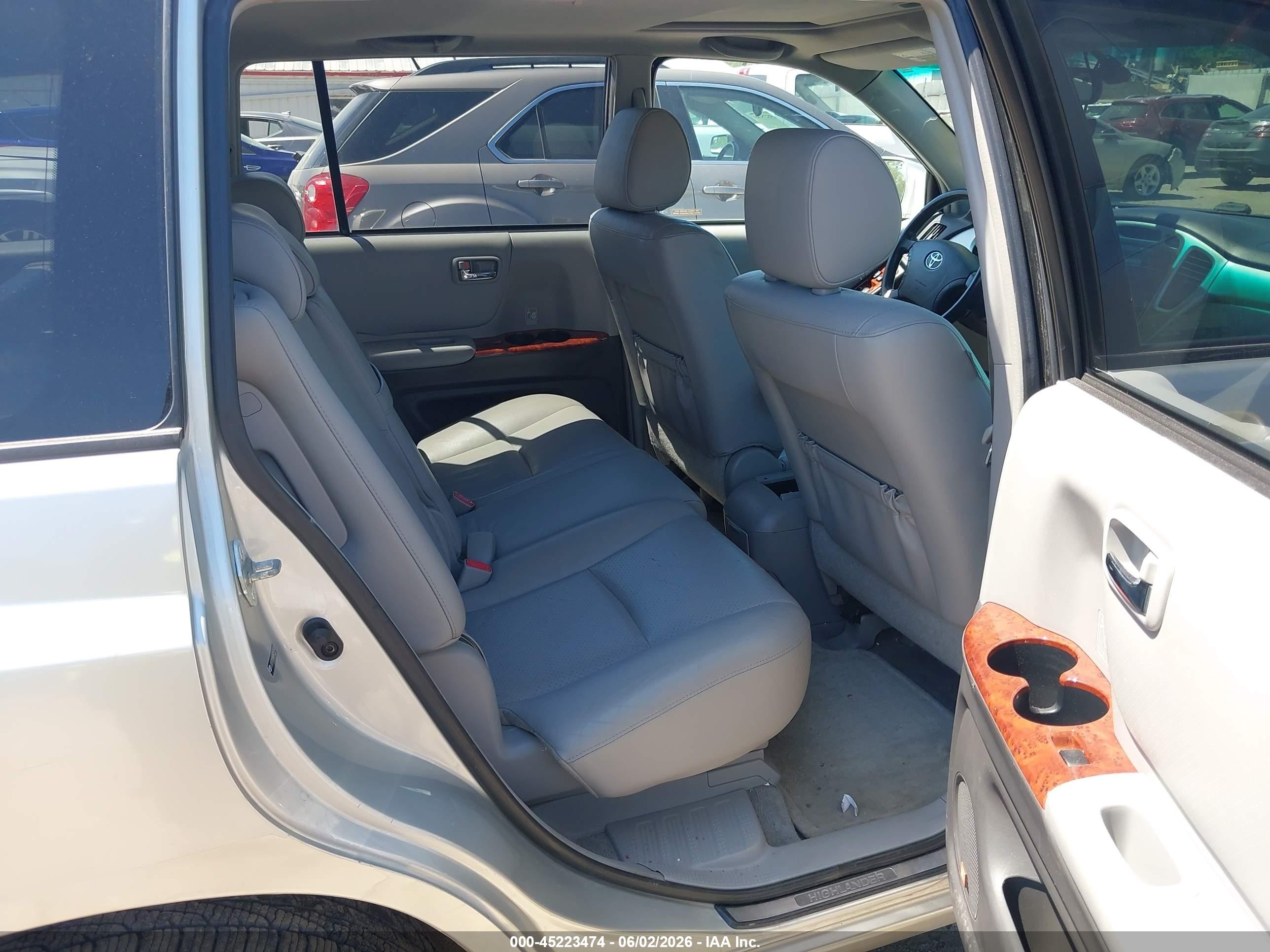 2005 Toyota Highlander Limited V6 Silver vin: JTEEP21A650097342