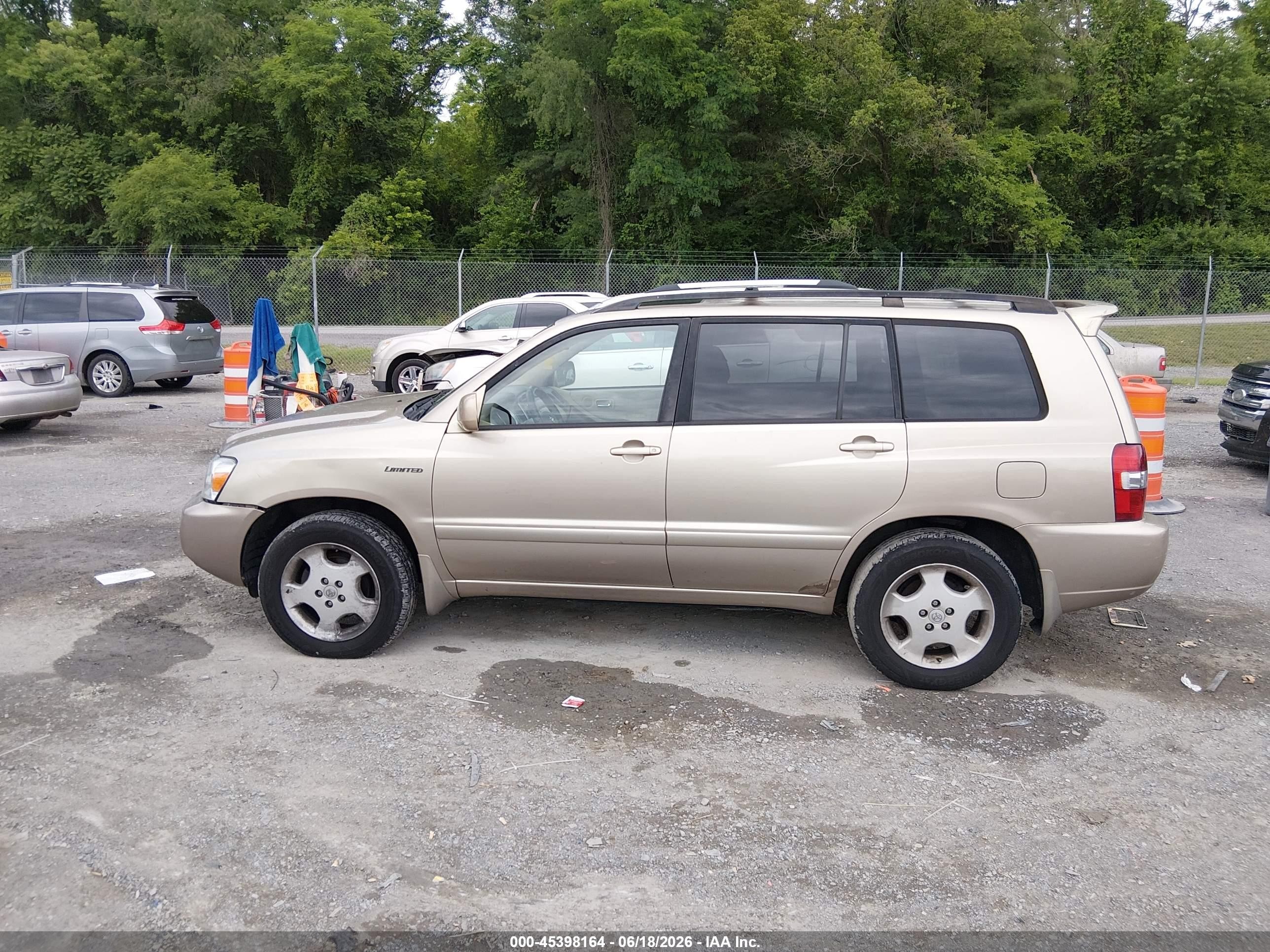 2006 Toyota Highlander Limited V6 Gold vin: JTEEP21A660136982