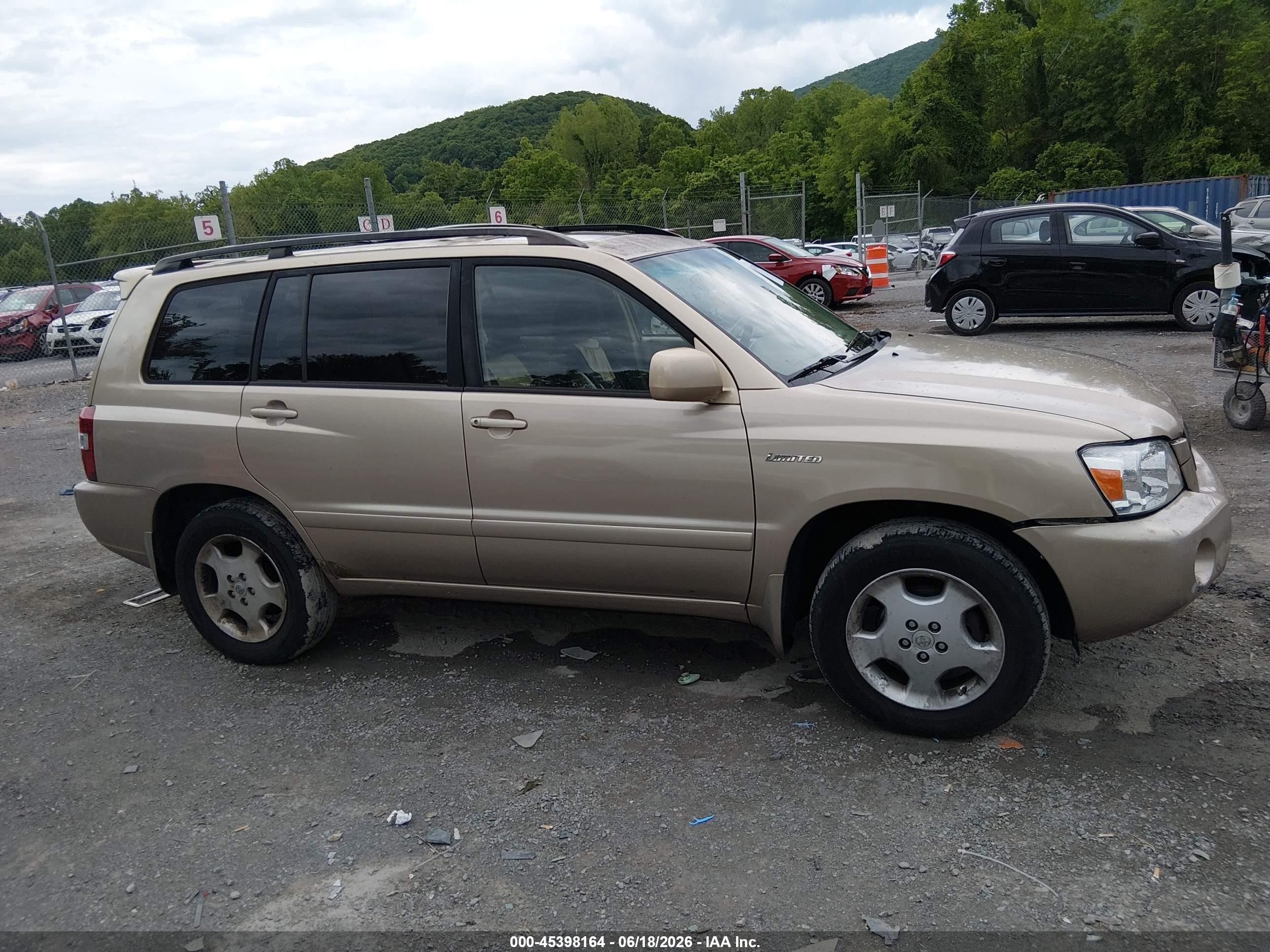 2006 Toyota Highlander Limited V6 Gold vin: JTEEP21A660136982