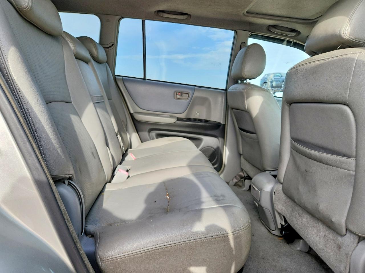2006 Toyota Highlander Base Silver vin: JTEEP21A660160327