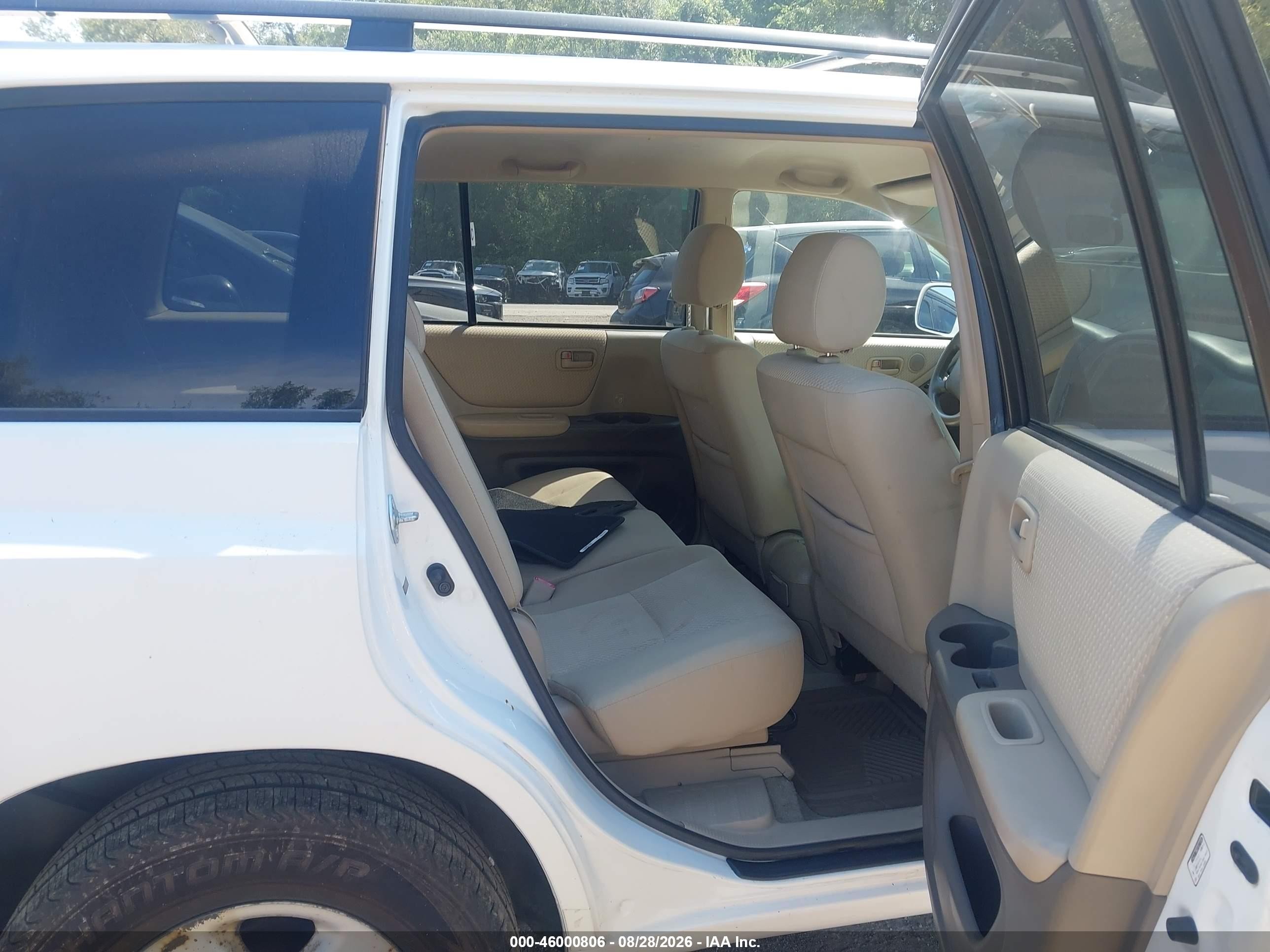 2007 Toyota Highlander V6 White vin: JTEEP21A670209107