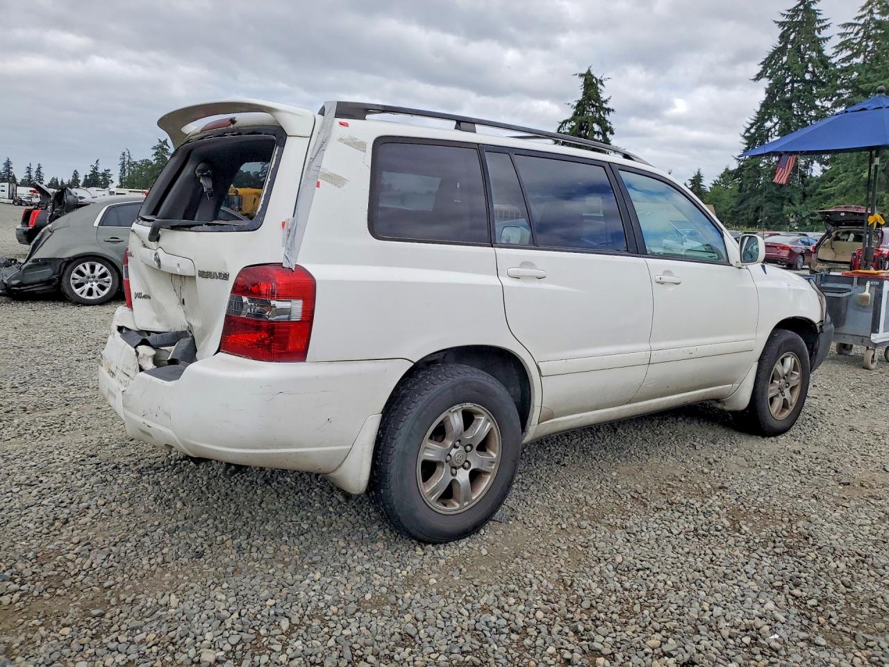 2007 Toyota Highlander Base White vin: JTEEP21A670210225