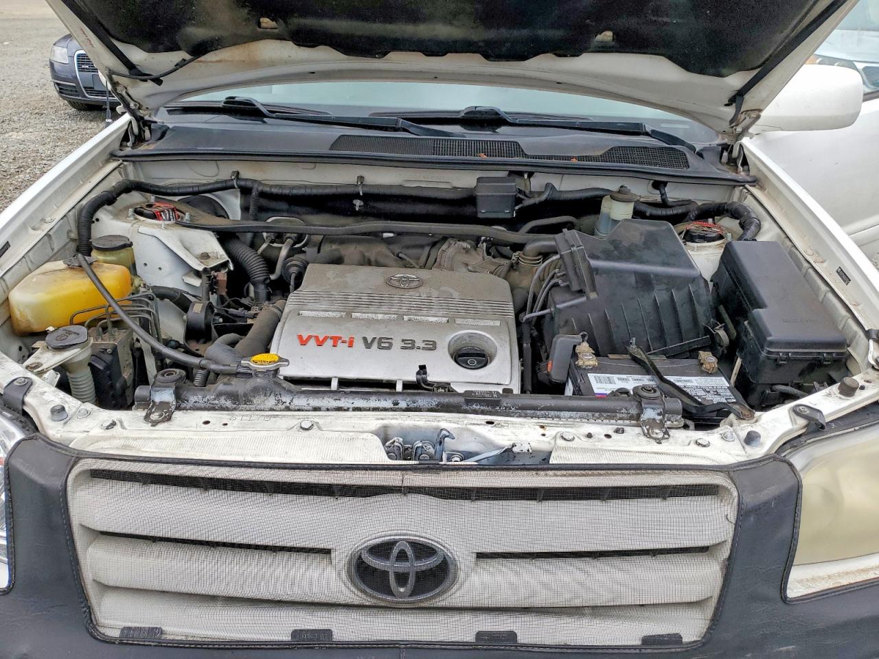 2007 Toyota Highlander Base White vin: JTEEP21A670210225