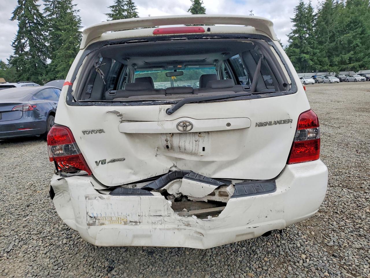 2007 Toyota Highlander Base White vin: JTEEP21A670210225