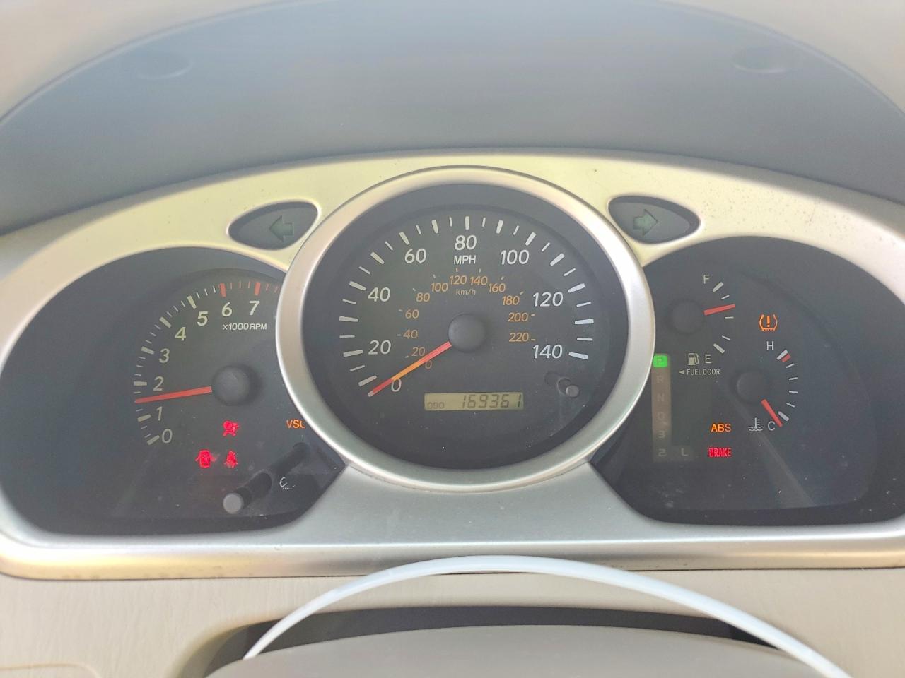 2007 Toyota Highlander Base Tan vin: JTEEP21A670210497