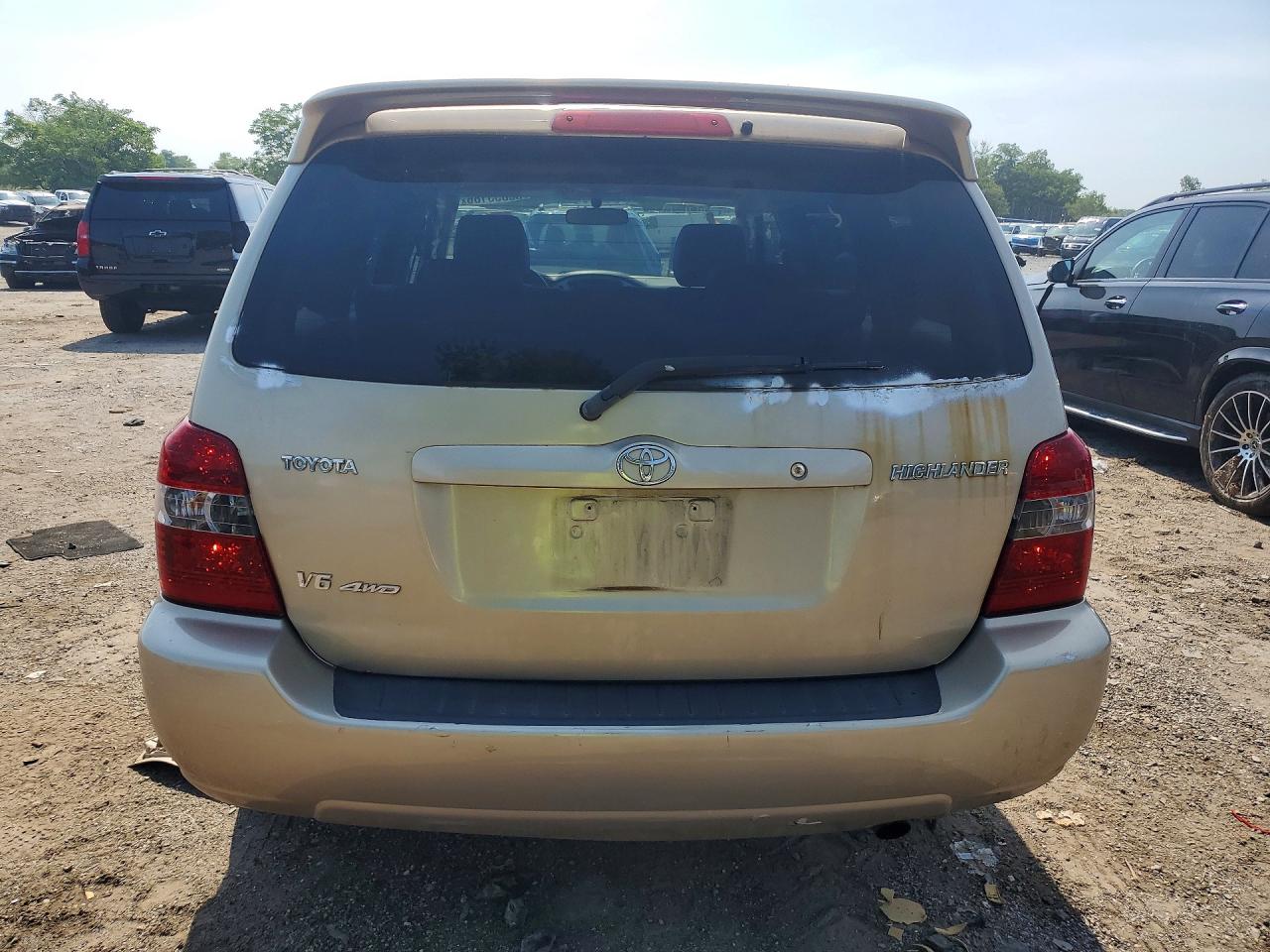 2007 Toyota Highlander Base Tan vin: JTEEP21A670210497