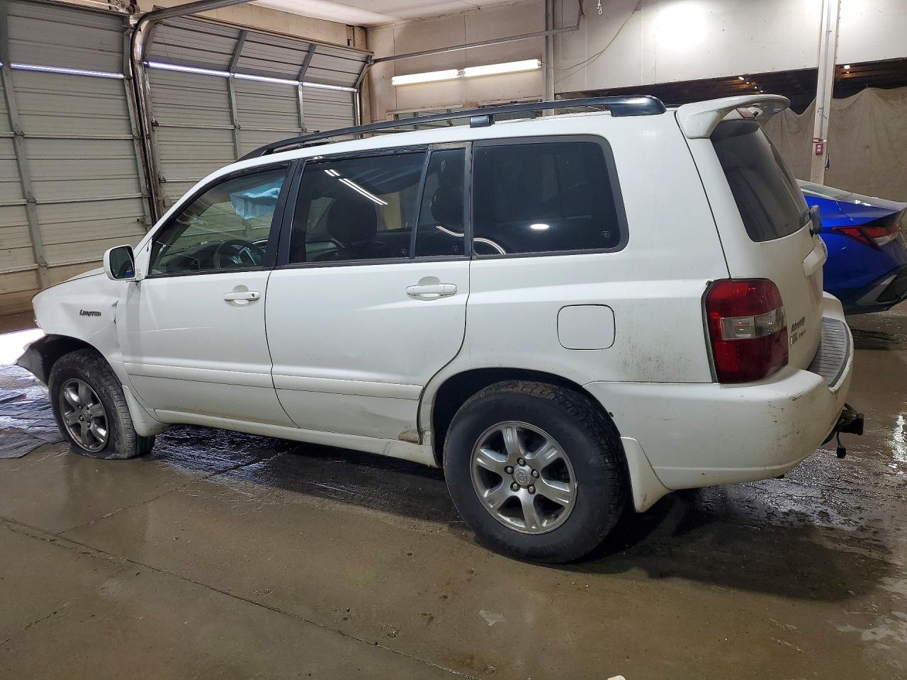 2004 Toyota Highlander Base White vin: JTEEP21A740030926