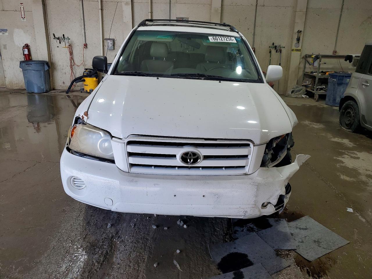 2004 Toyota Highlander Base White vin: JTEEP21A740030926