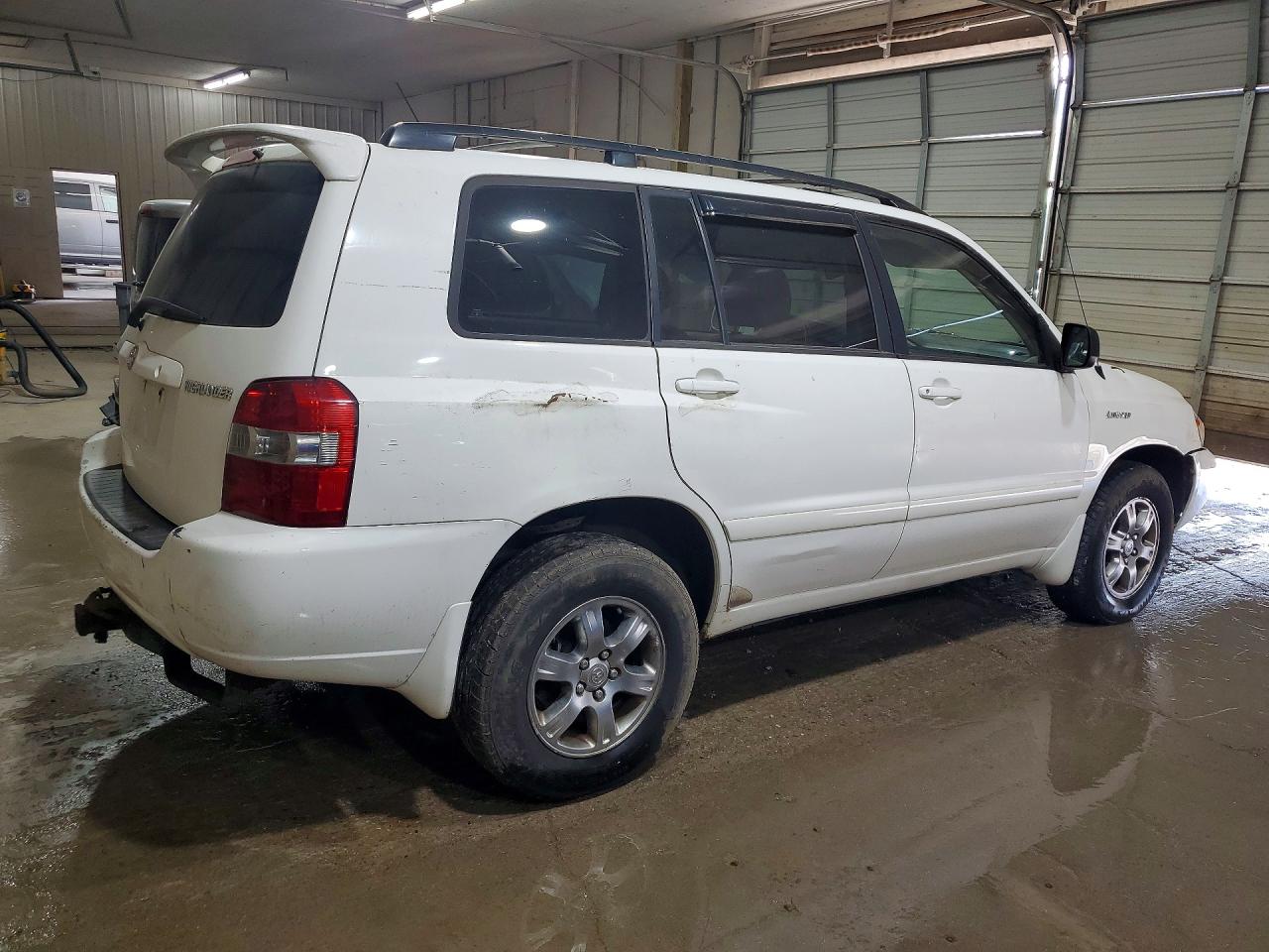 2004 Toyota Highlander Base White vin: JTEEP21A740030926