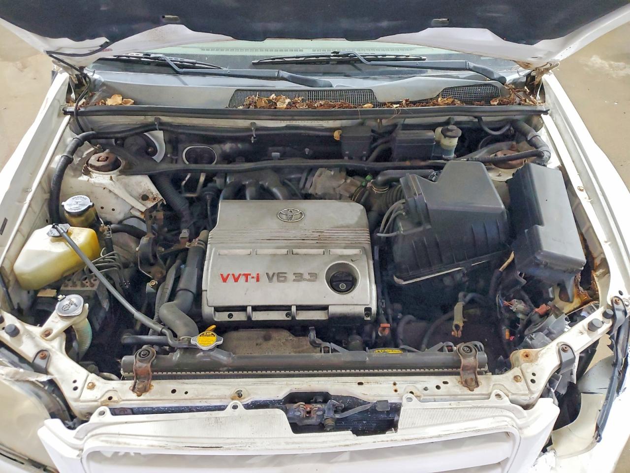 2004 Toyota Highlander Base White vin: JTEEP21A740030926