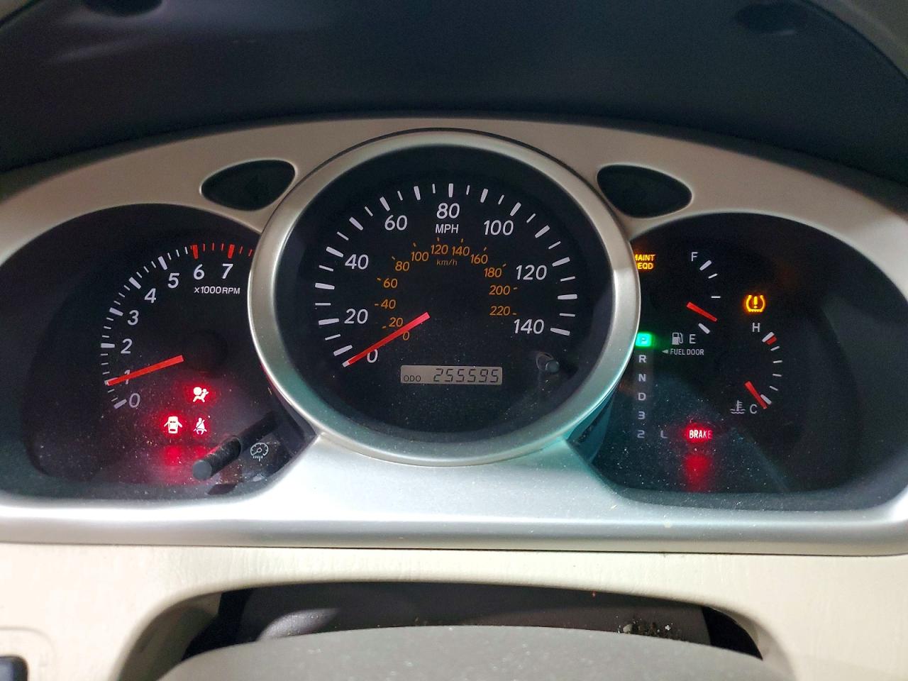 2004 Toyota Highlander Base White vin: JTEEP21A740030926