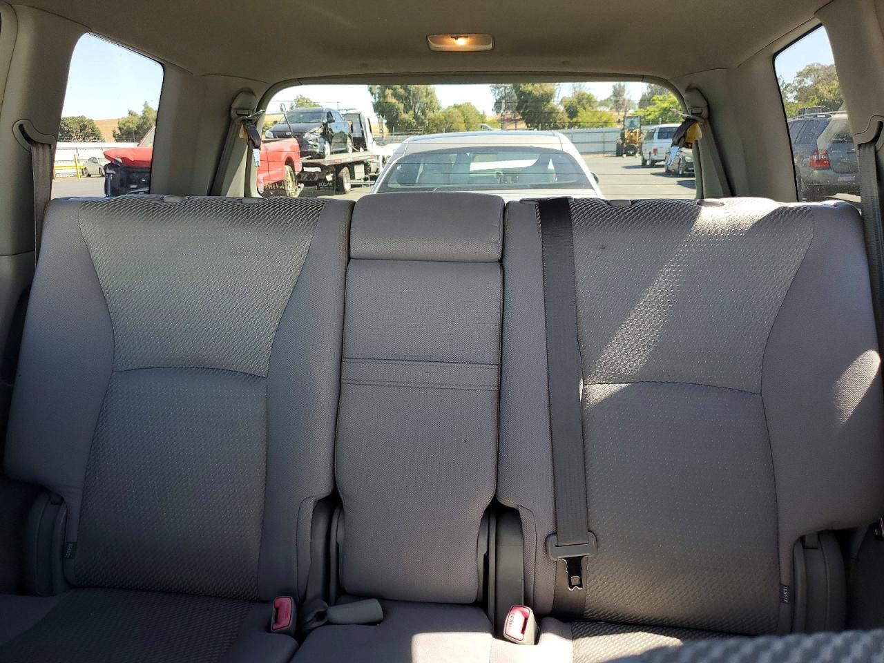 2004 Toyota Highlander Base Silver vin: JTEEP21A740052473
