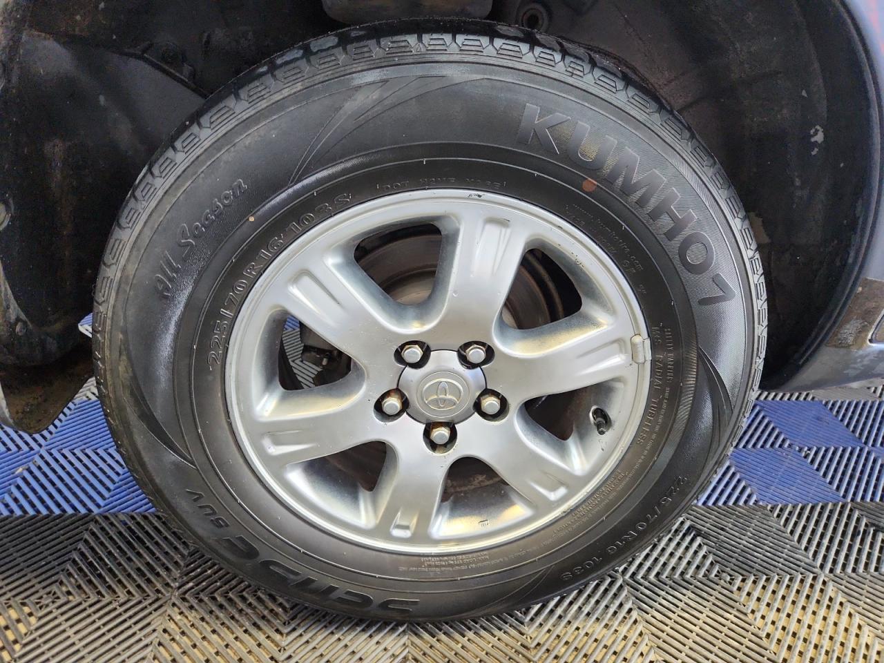 2006 Toyota Highlander Limited Blue vin: JTEEP21A760153760 Damage: Right Rear Wheel, Curb Rash, 2 To 3 Inches