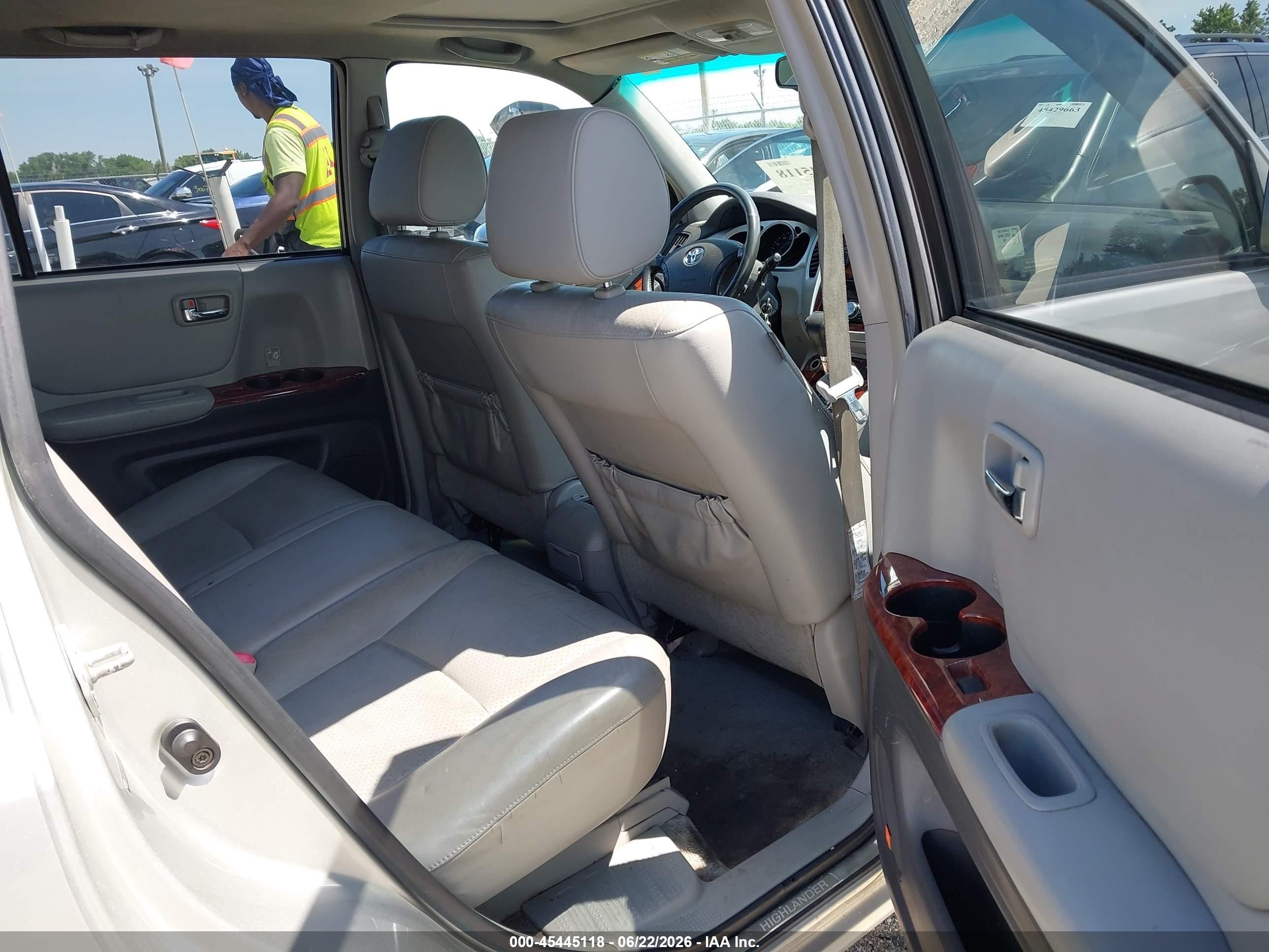 2006 Toyota Highlander Limited V6 Silver vin: JTEEP21A760160644