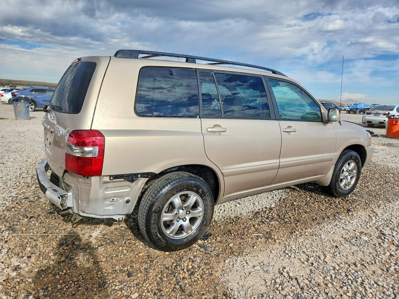2006 Toyota Highlander Base Tan vin: JTEEP21A760185043