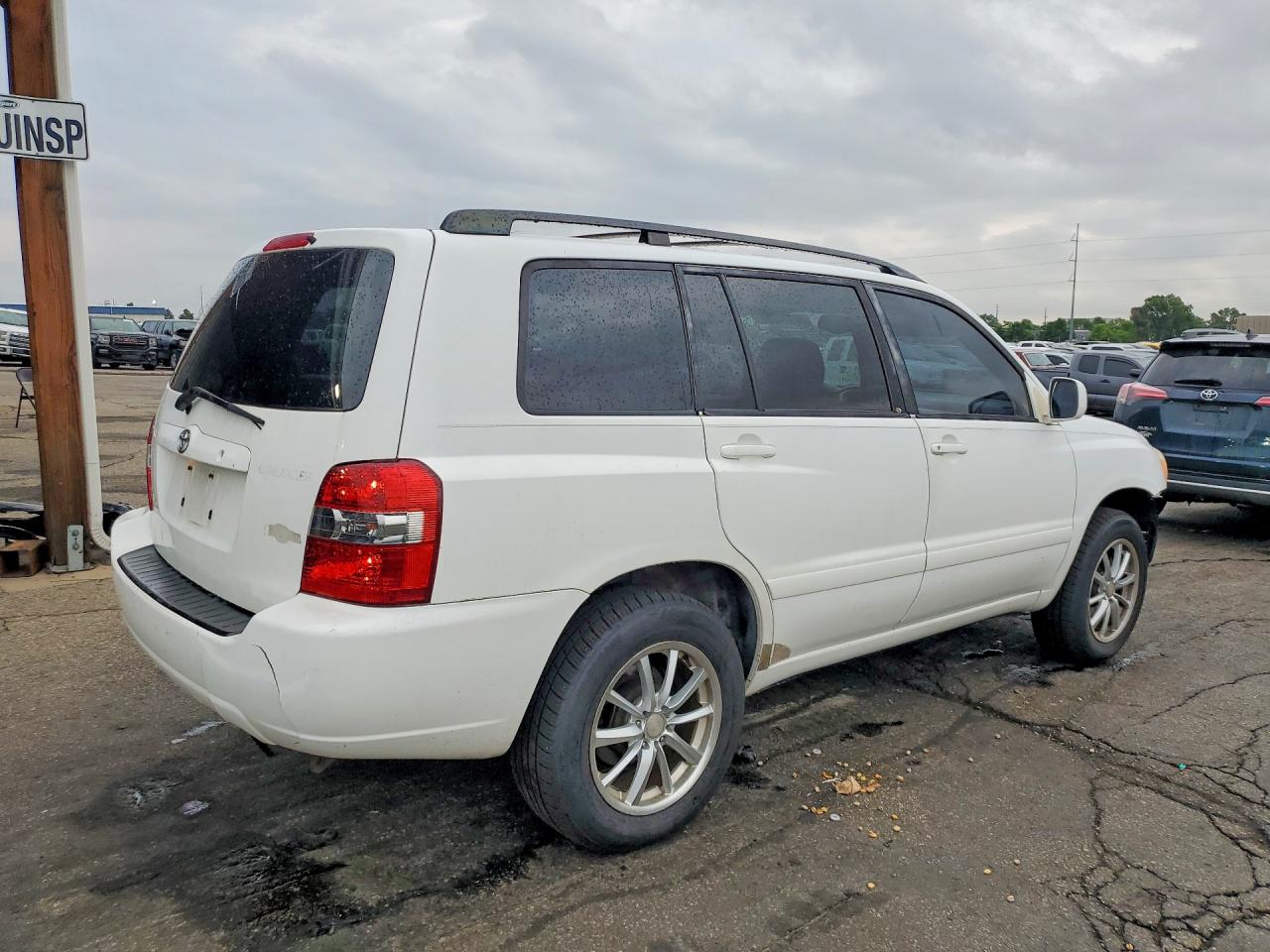 2004 Toyota Highlander Base White vin: JTEEP21A840066267
