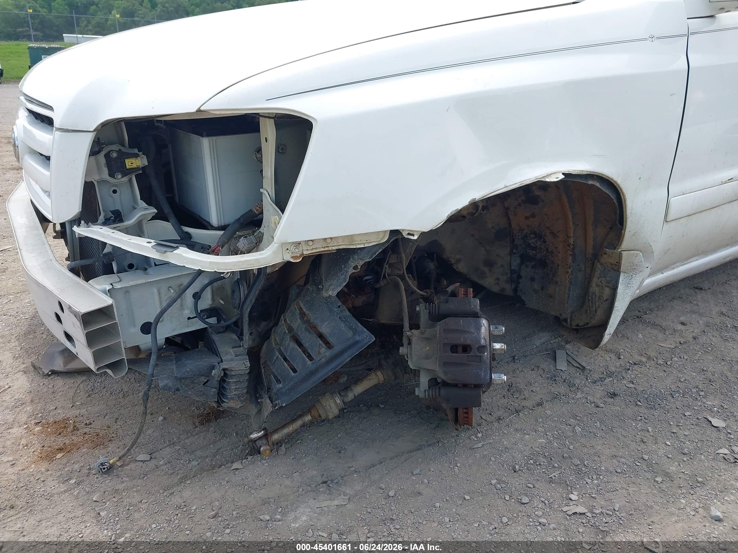 2005 Toyota Highlander V6 White vin: JTEEP21A850089324