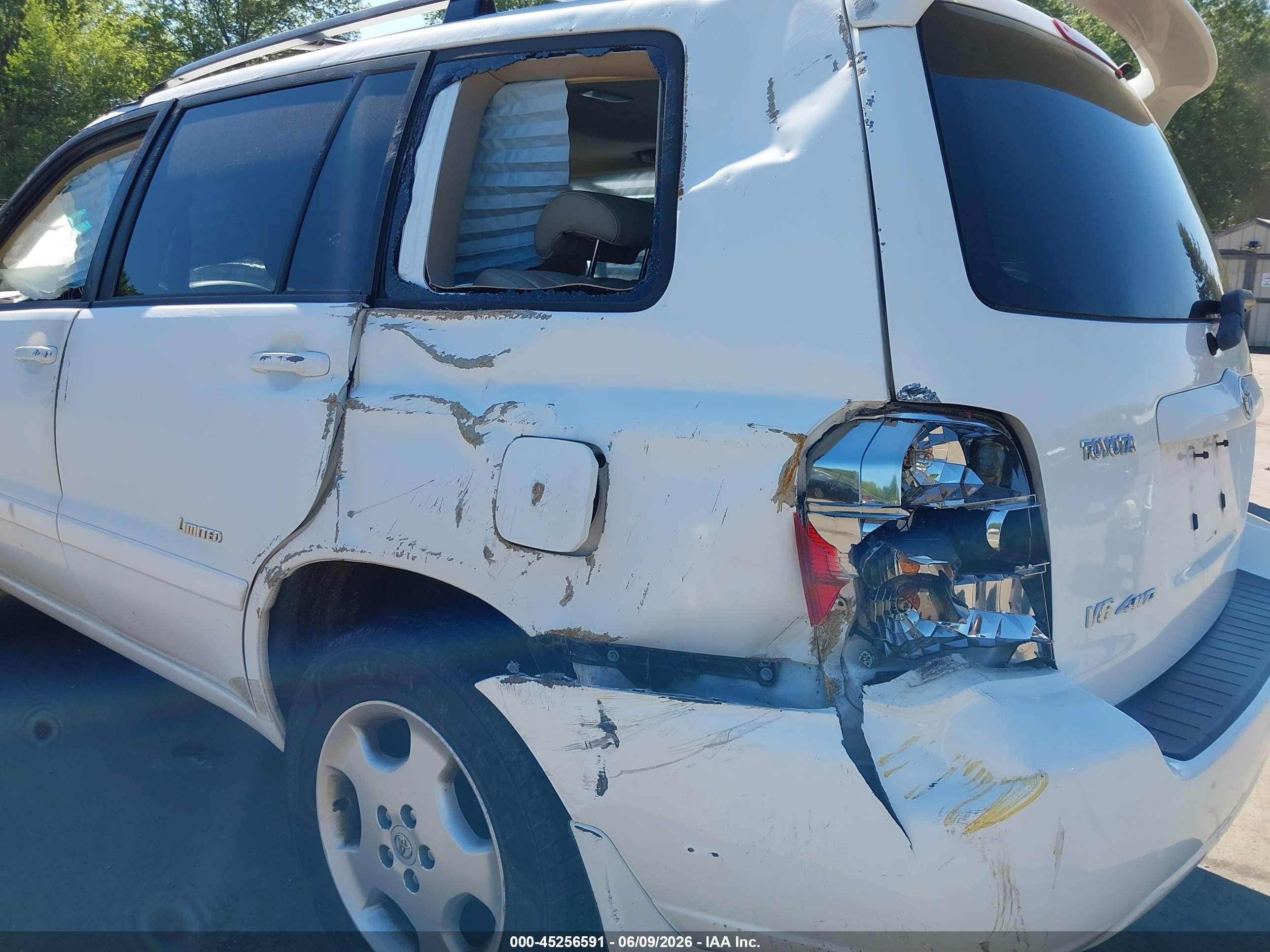 2006 Toyota Highlander Limited V6 White vin: JTEEP21A860171605