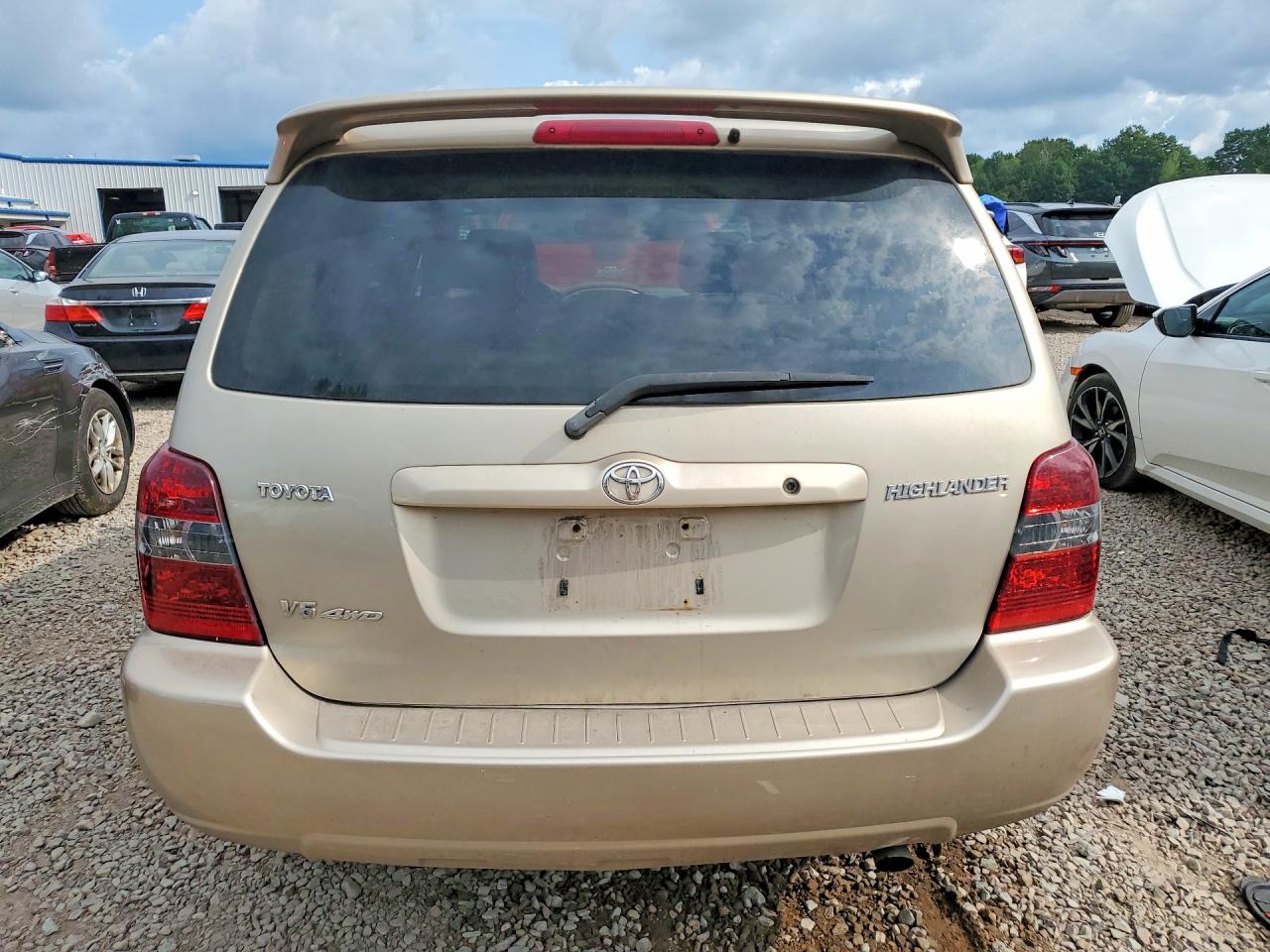 2006 Toyota Highlander Base Gold vin: JTEEP21A860186198