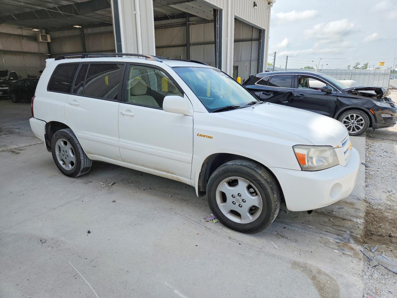 2004 Toyota Highlander Limited White vin: JTEEP21A940014260