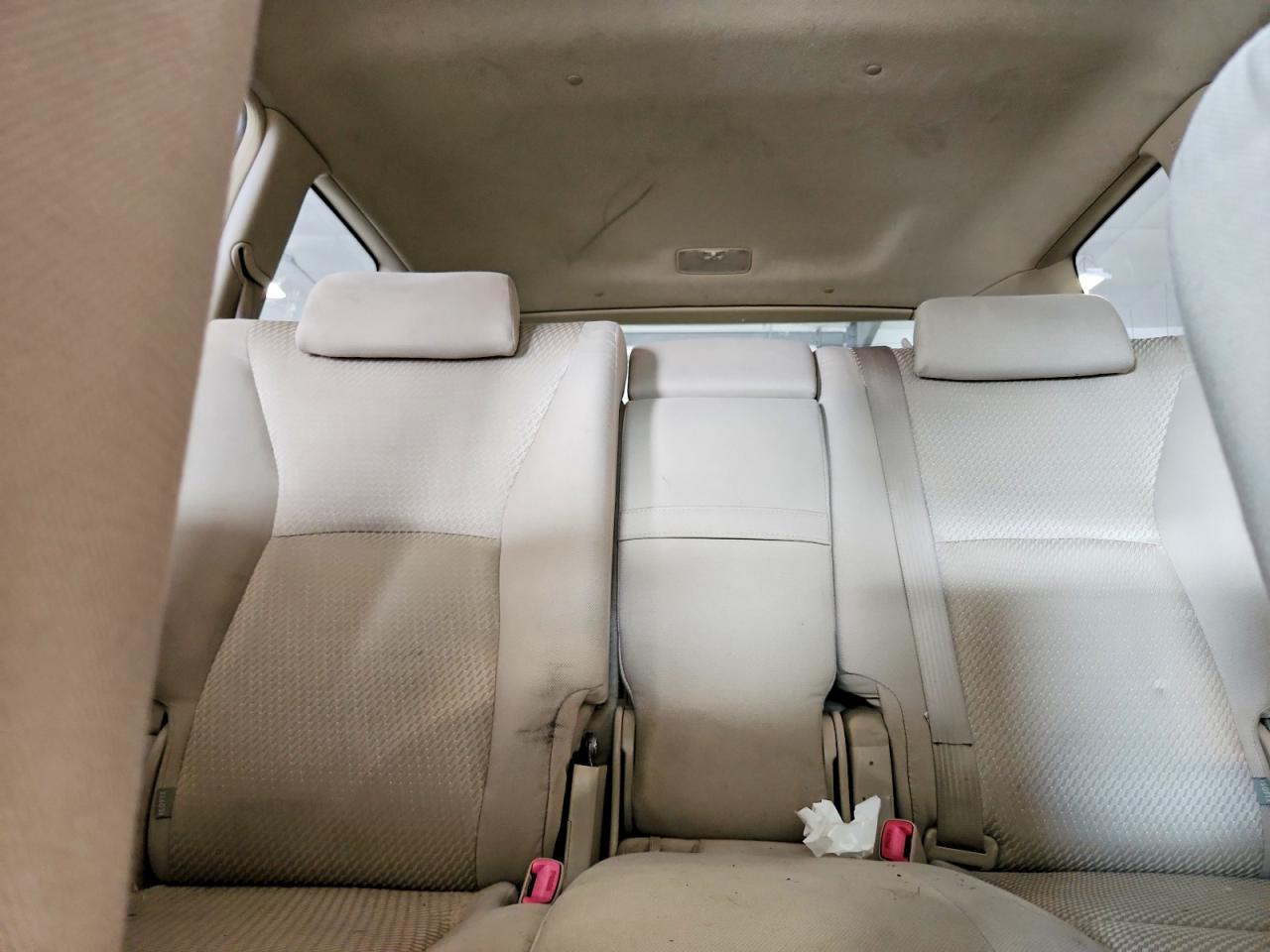 2004 Toyota Highlander Base White vin: JTEEP21A940037344