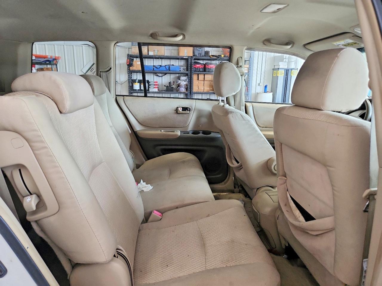 2004 Toyota Highlander Base White vin: JTEEP21A940037344