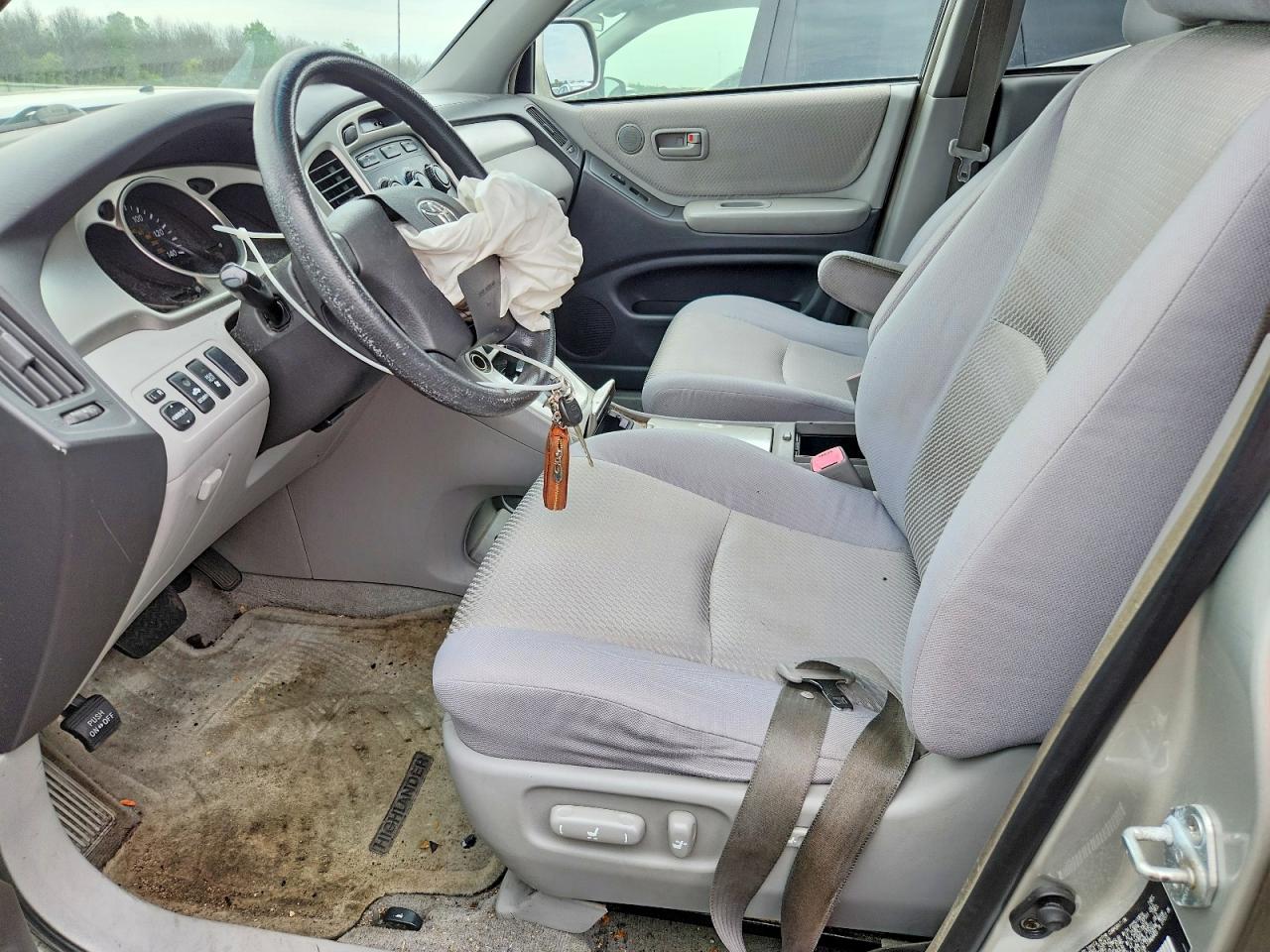 2004 Toyota Highlander Base Silver vin: JTEEP21AX40011884