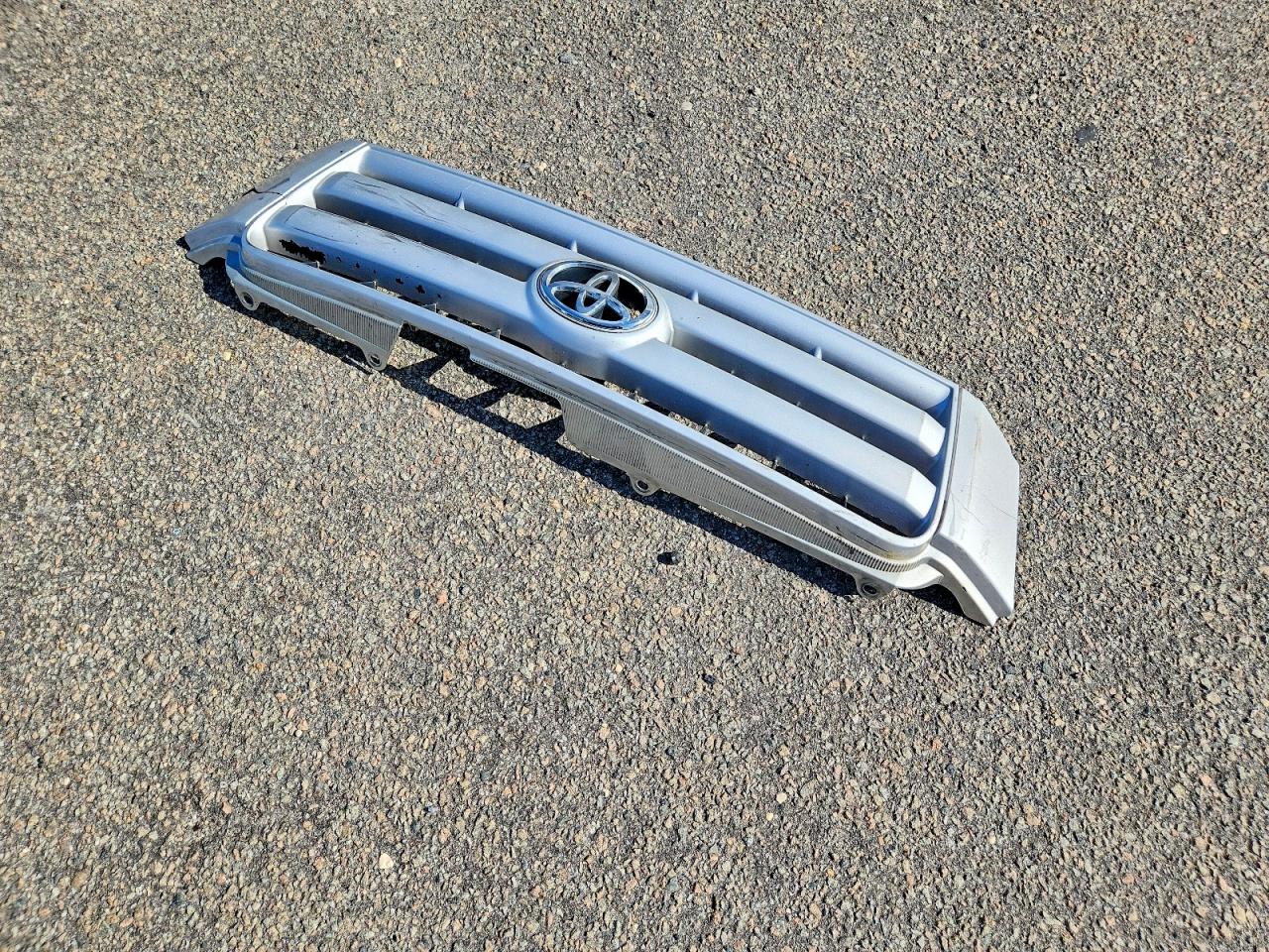 2004 Toyota Highlander Base Silver vin: JTEEP21AX40011884