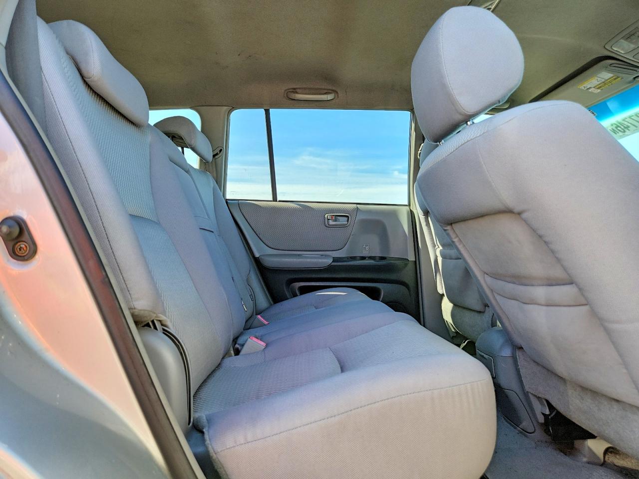 2004 Toyota Highlander Base Silver vin: JTEEP21AX40011884