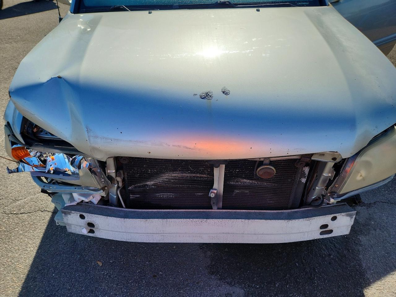 2004 Toyota Highlander Base Silver vin: JTEEP21AX40011884