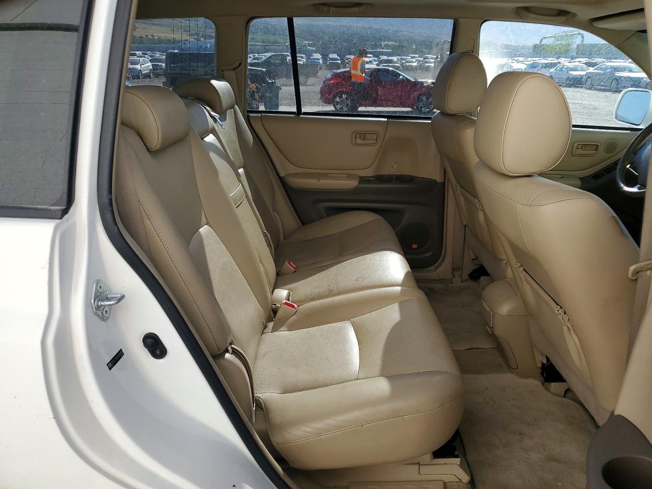 2007 Toyota Highlander Base White vin: JTEEP21AX70209191