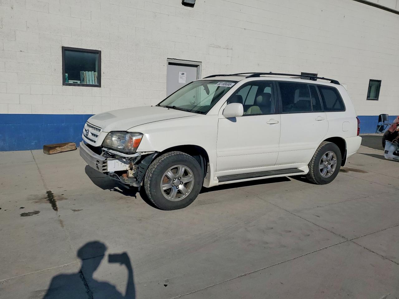 2007 Toyota Highlander Base White vin: JTEEP21AX70209191