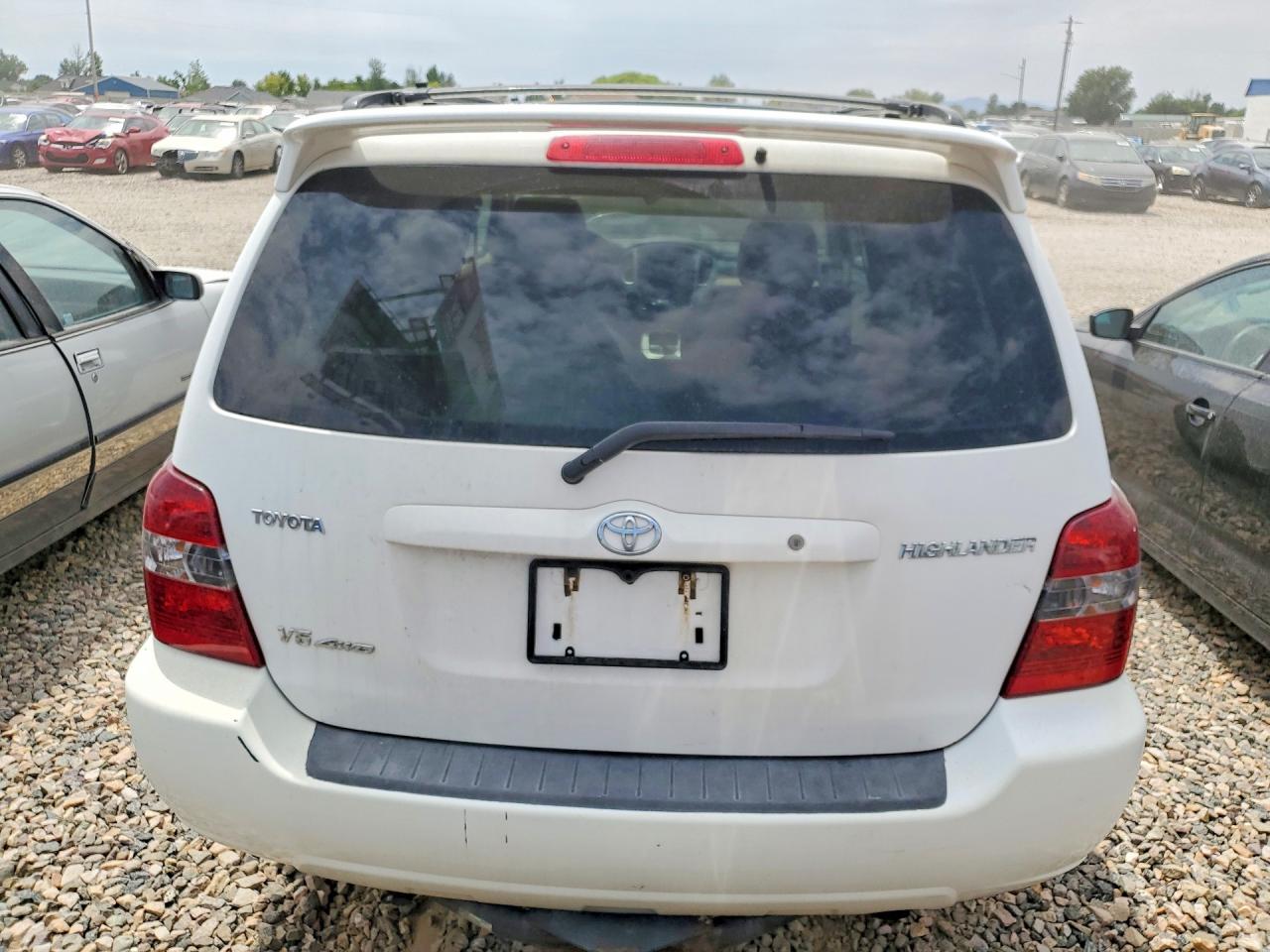 2007 Toyota Highlander Base White vin: JTEEP21AX70209191