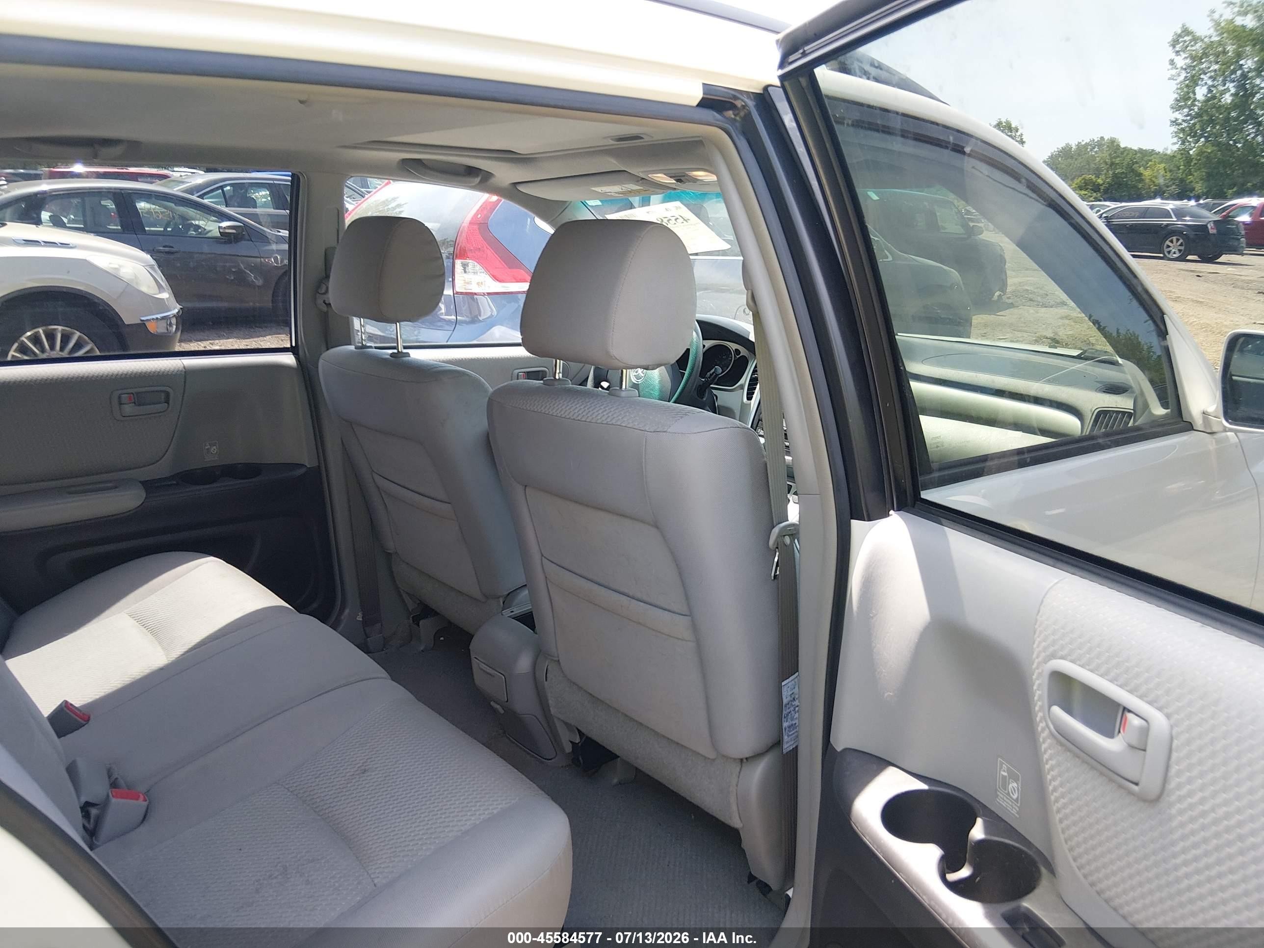 2007 Toyota Highlander 3rd Row White vin: JTEEP21AX70230798