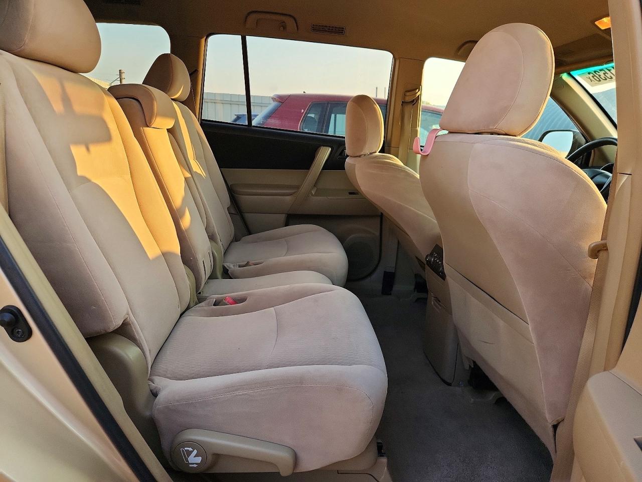 2008 Toyota Highlander Base Gold vin: JTEES41A082040136