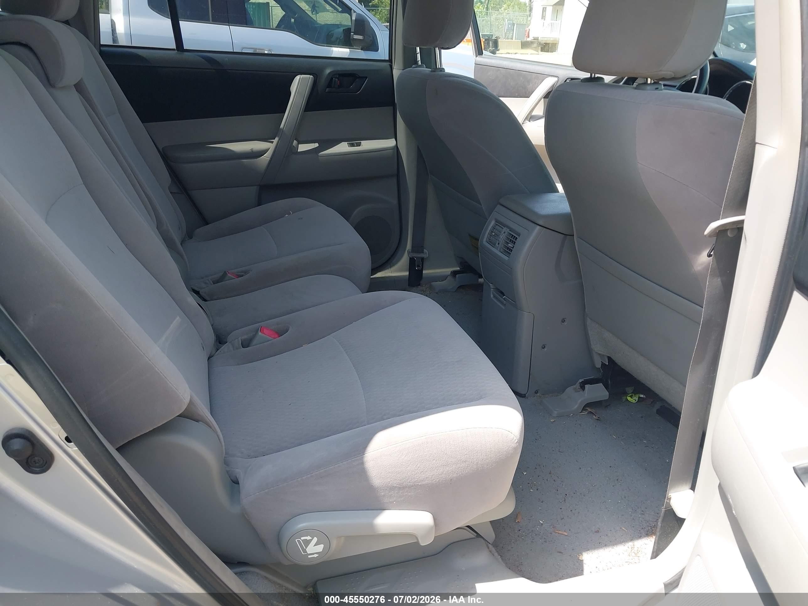 2008 Toyota Highlander   Silver vin: JTEES41A082104451