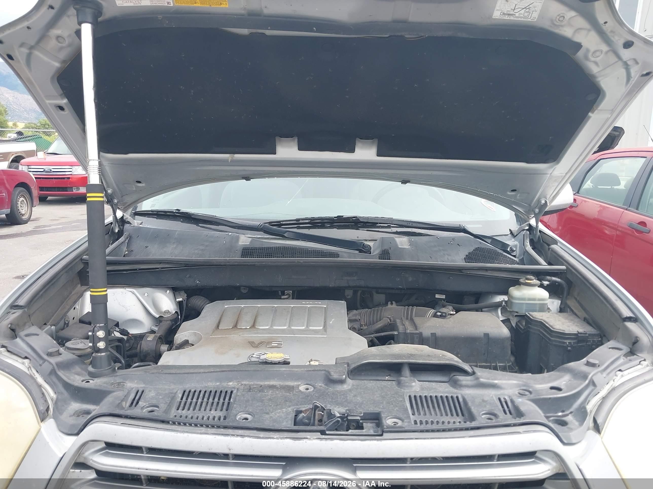 2008 Toyota Highlander   Silver vin: JTEES41A182045863